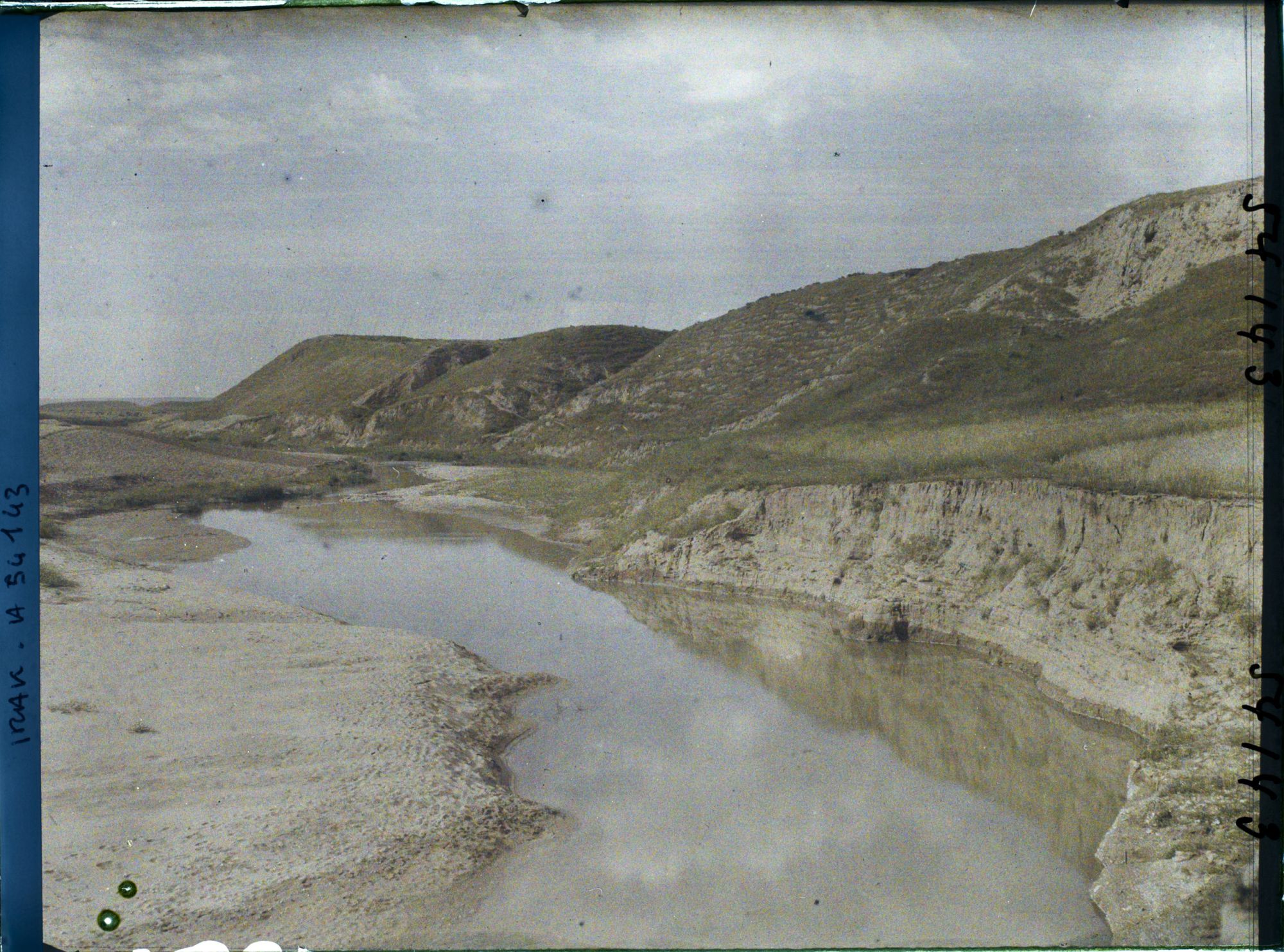 Image représentant Le tell (colline artificielle de ruines) de Kuyunjik