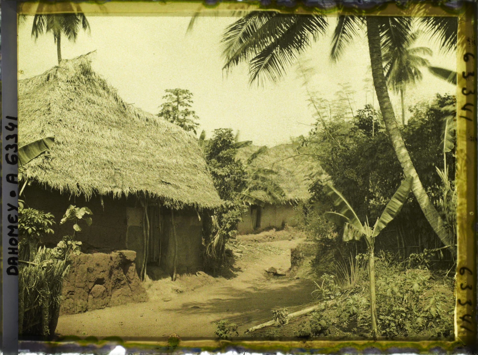 Image représentant Cases des féticheuses de Doudoua à Daagbé