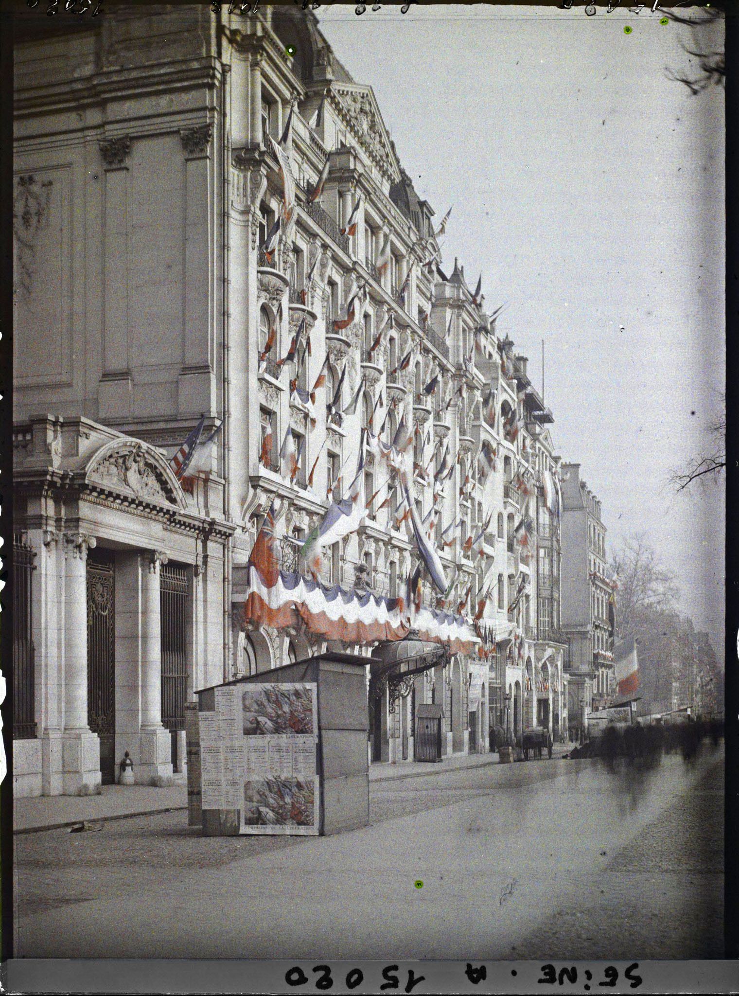 Image représentant Baraque de l'emprunt et pavoisements au 74 avenue des Champs-Elysées (hôtel Clarige)