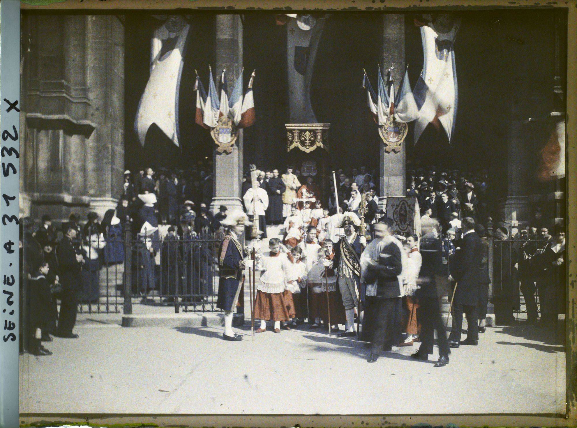 Image représentant Célébration de la fête Jeanne d'Arc à l'église Saint-Augustin par monseigneur Dubois, archevêque de Paris