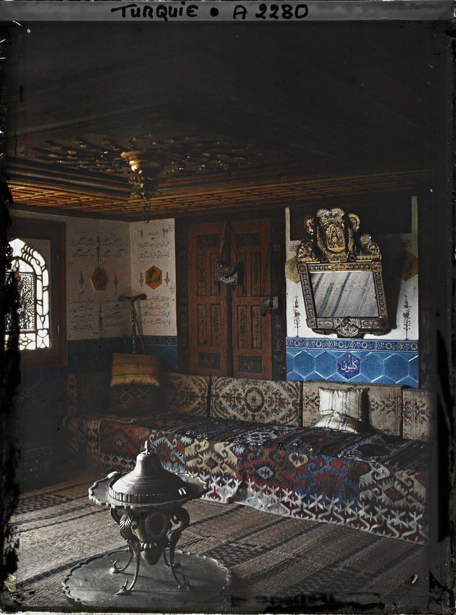 Image représentant La chambre " de la rose et du rossignol " dans la propriété du consul de France, Grégoire Bay