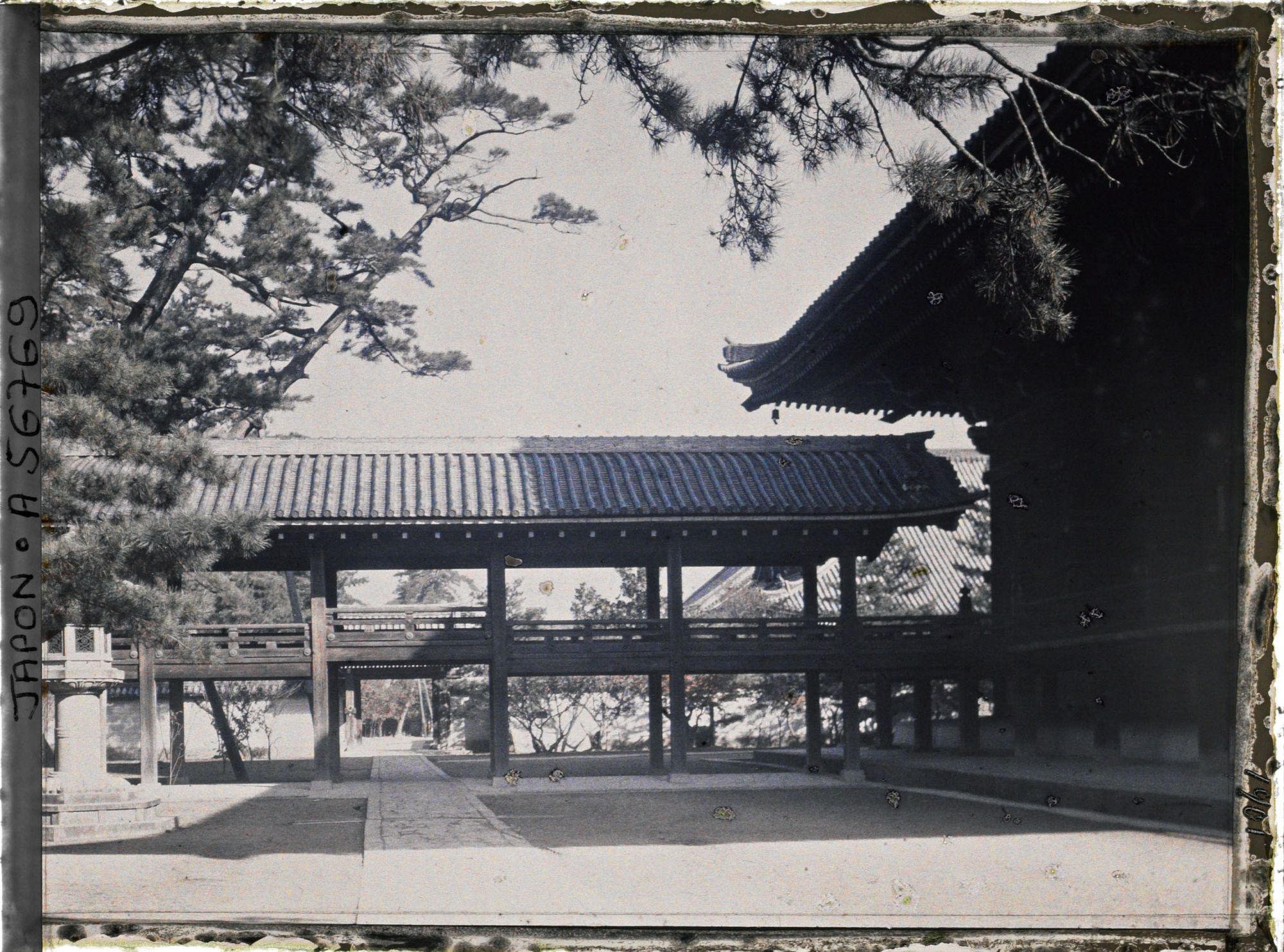 Image représentant Temple Chion-in : galerie couverte reliant le Mieidô (hall principal) l'Amida-dô
