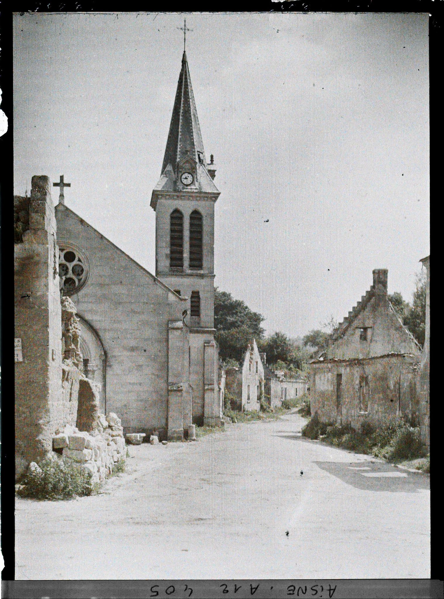 Image représentant France, Cuffies, Place de l'Eglise