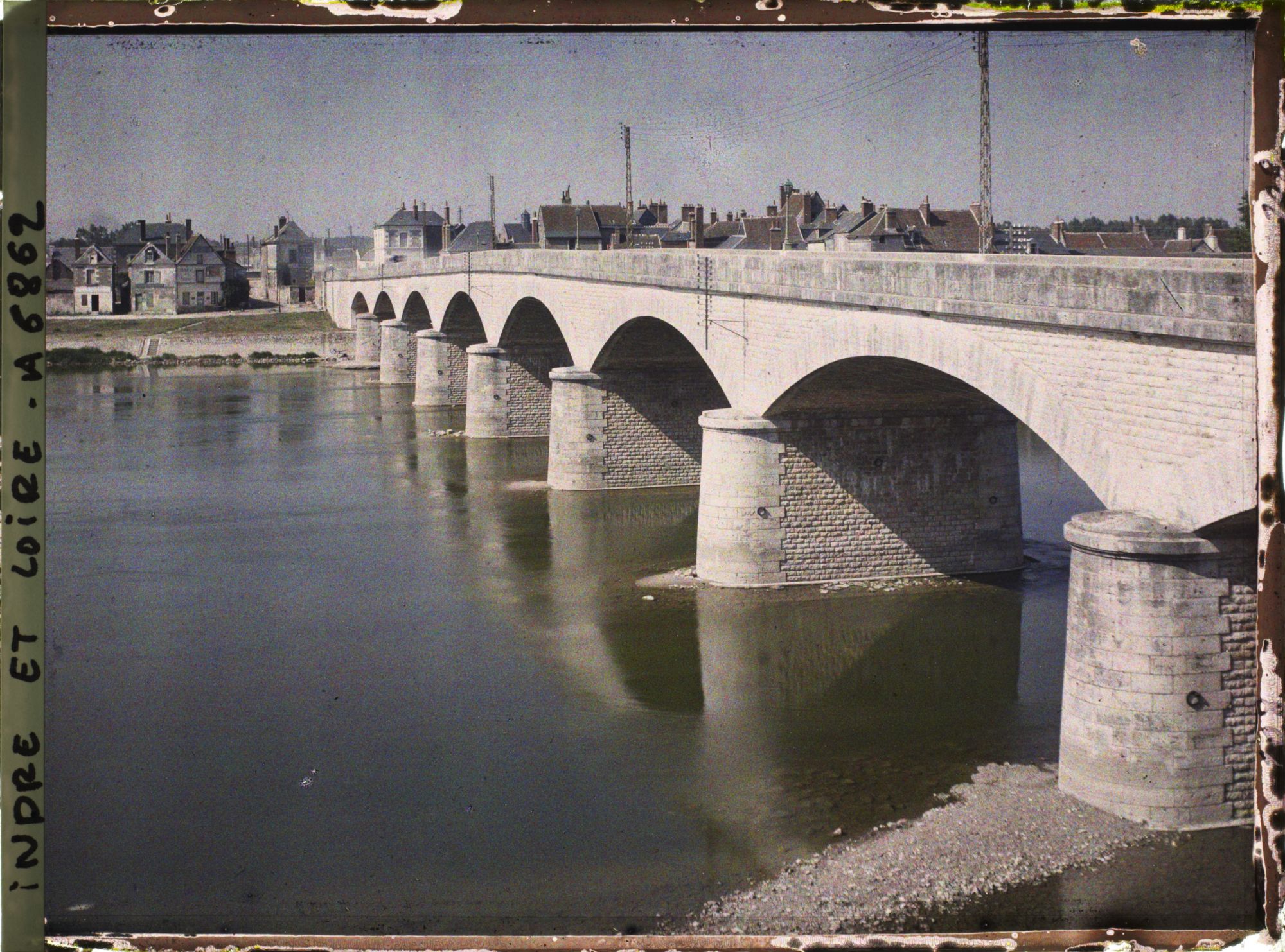 Image représentant L'actuel pont du Maréchal Leclerc