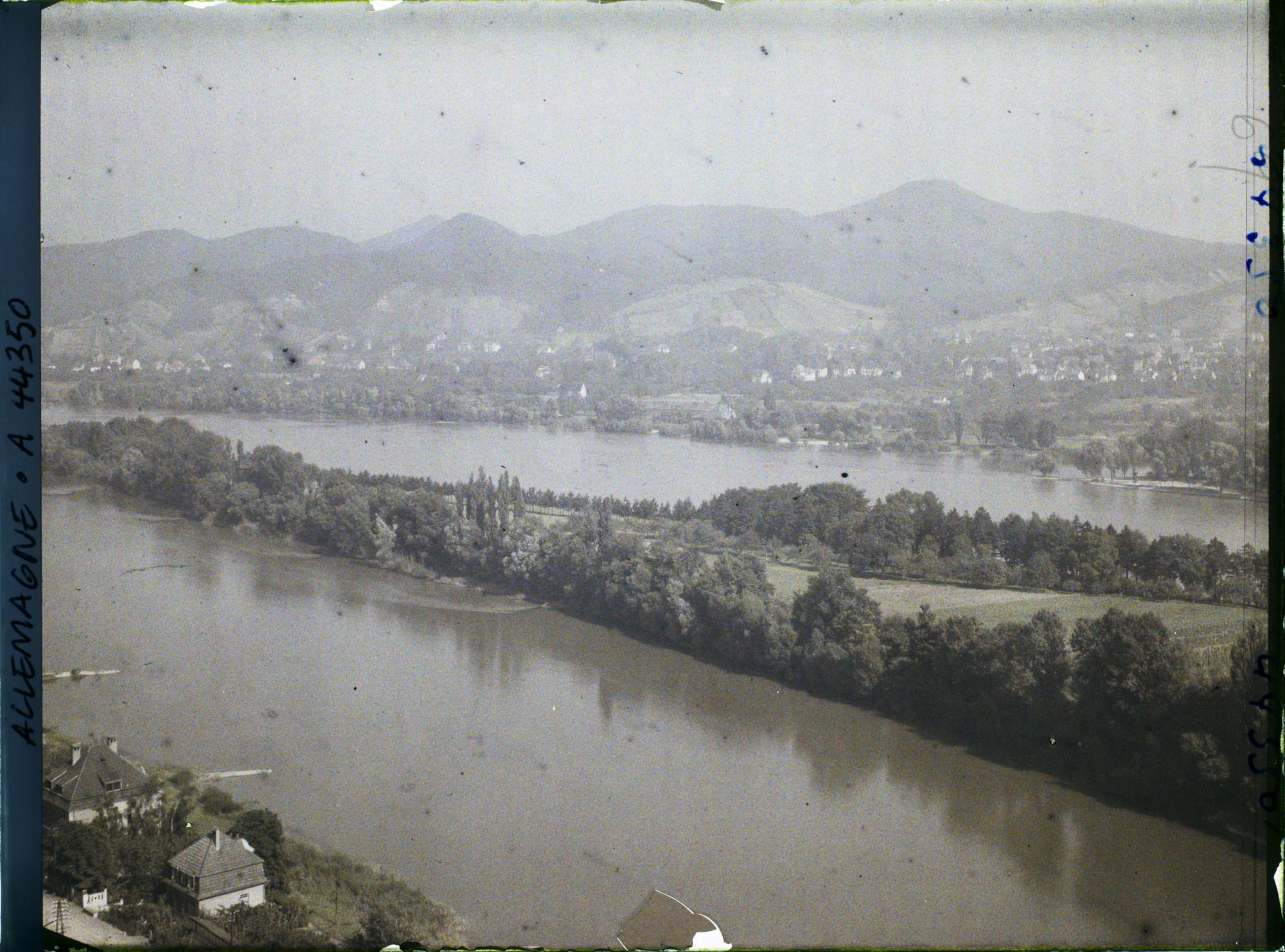 Image représentant Allemagne, Rolanseck,L'Ile de Nonnenwerth et les 7 Montagnes