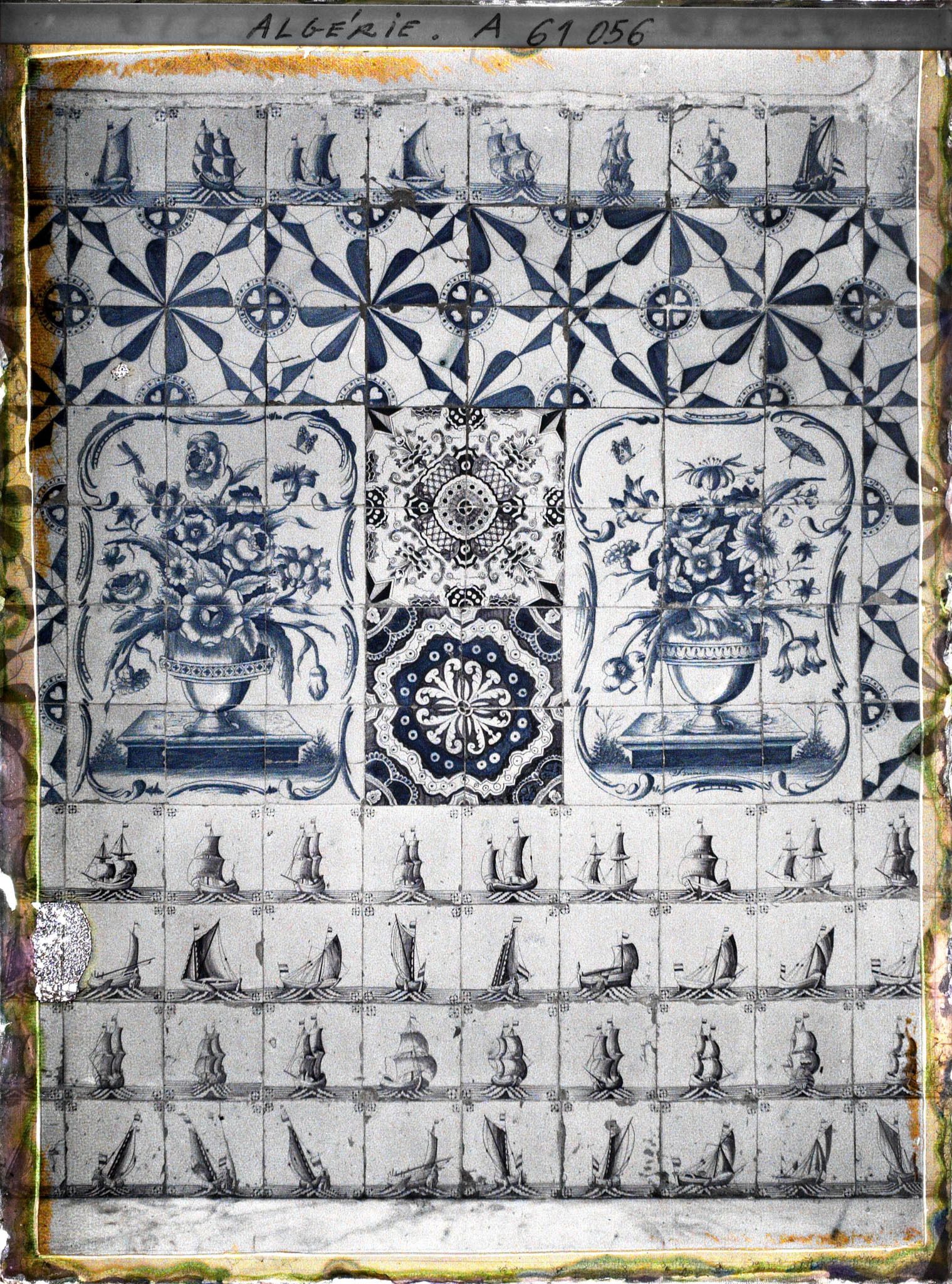 Image représentant Décor de carreaux de delft signés "Jean van Maak" de la grande entrée (sqifa kabira) de la Bibliothèque nationale (Dar Mustapha Pacha)