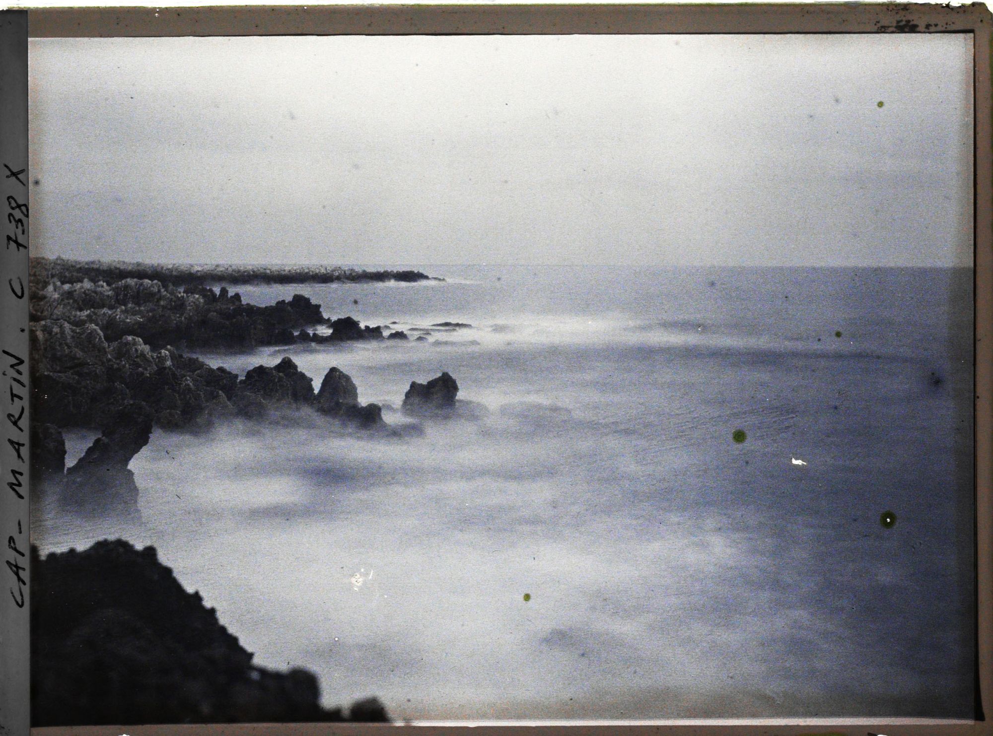 Image représentant Découpe rocheuse de la côte en direction de la pointe du cap Martin