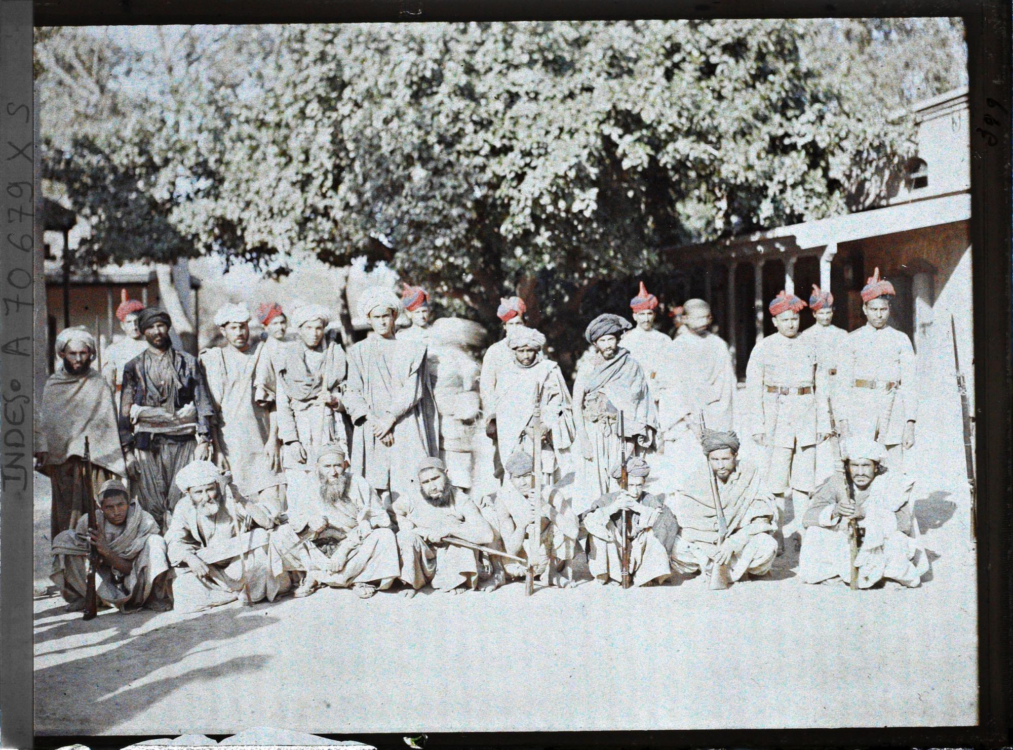 Image représentant Groupe de brigands afghans capturés le 20 janvier