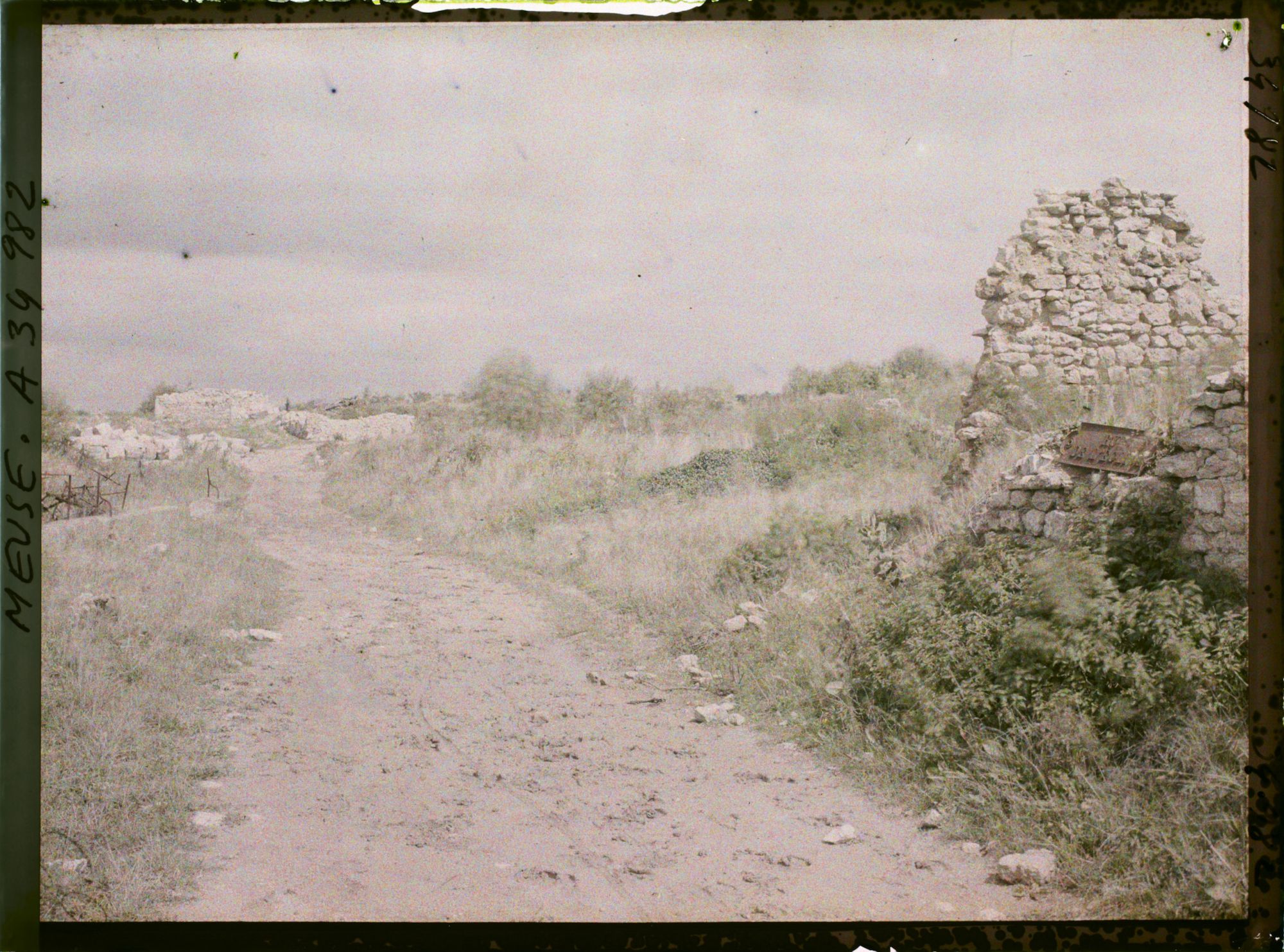Image représentant France, Boureuil Secteur de Vauquois, Ce qu'était la rue de l'Eglise