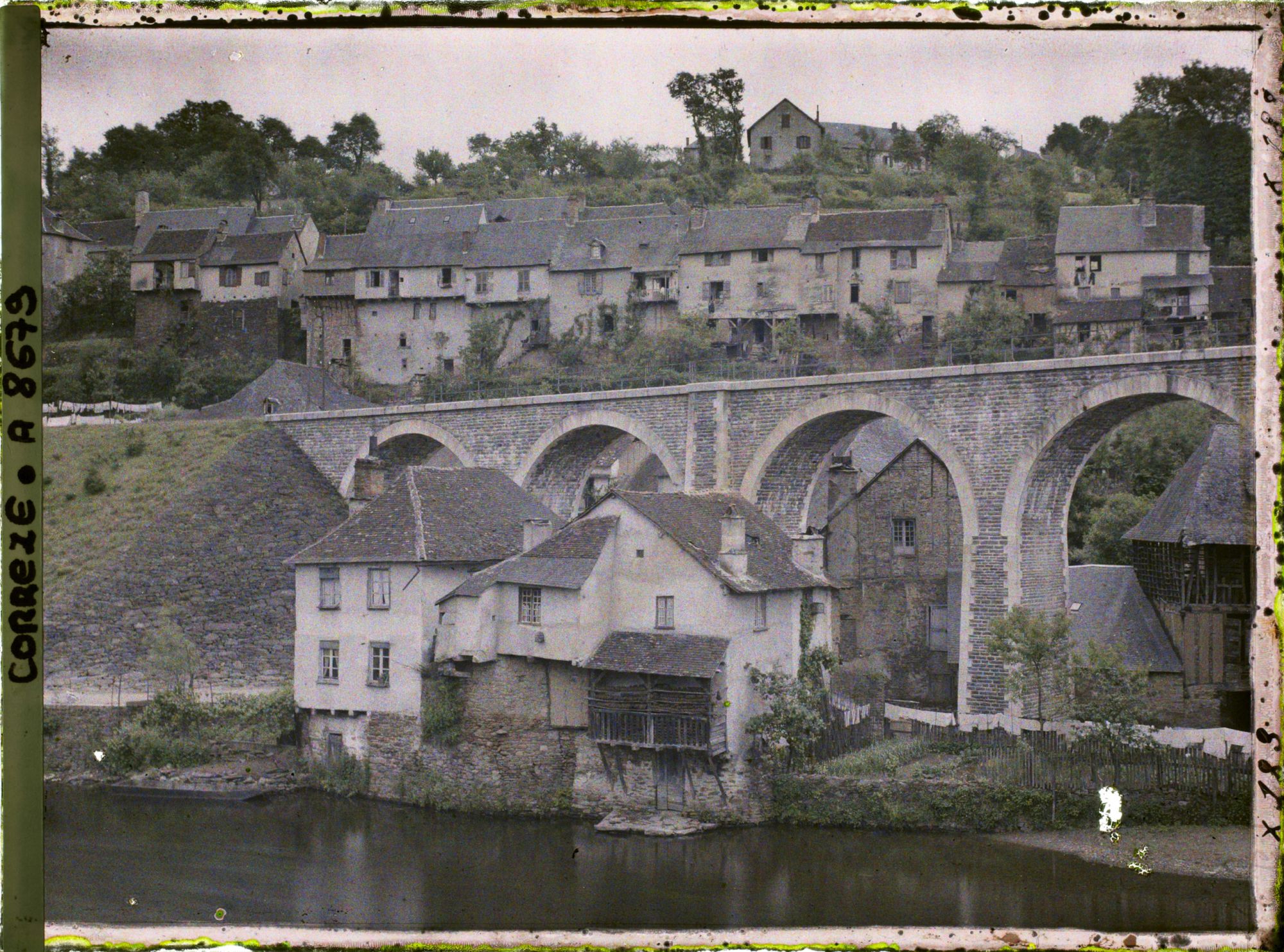 Image représentant Le viaduc au-dessus de la Vézère