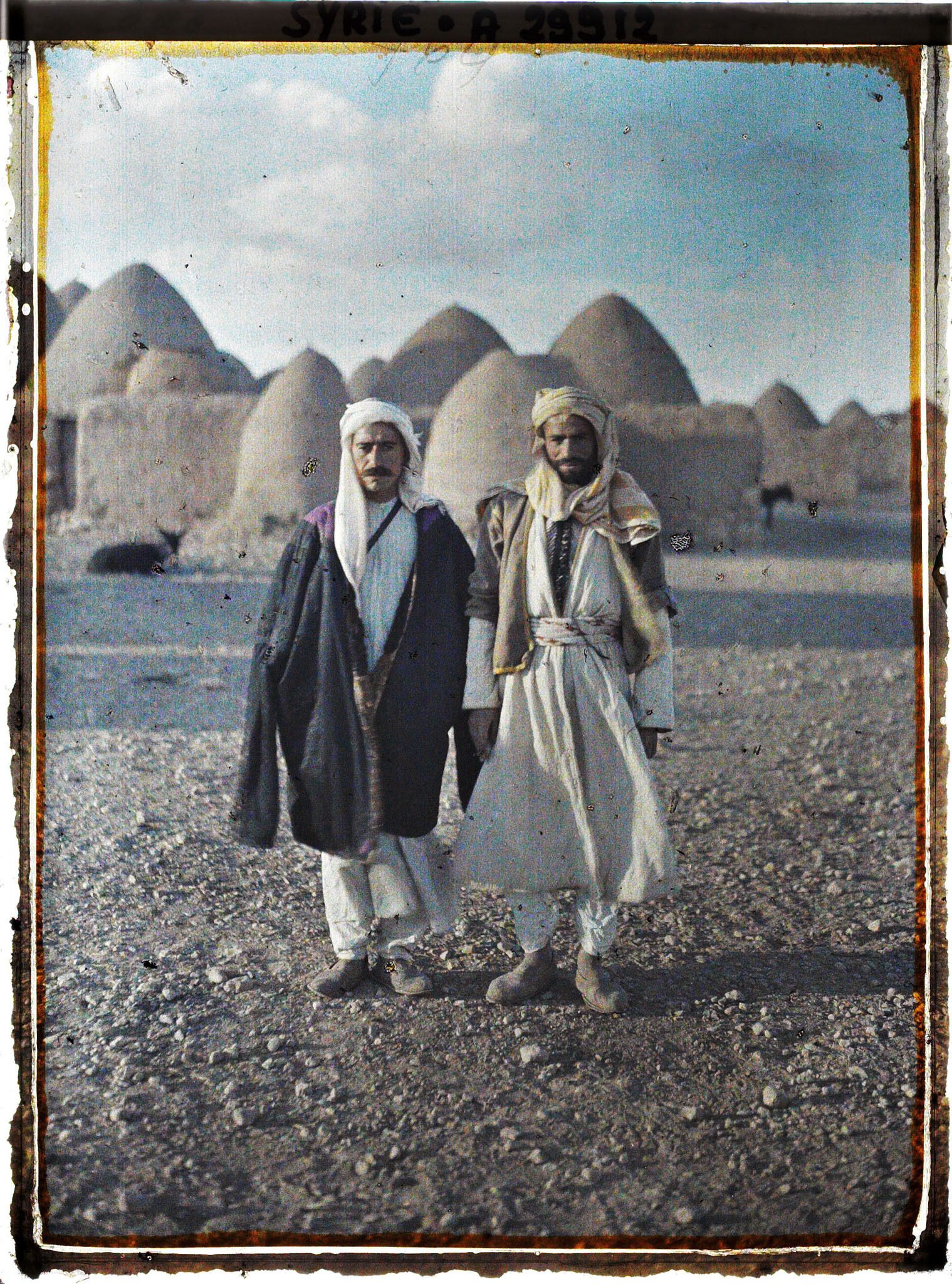 Image représentant Le chef du village et un cultivateur bédouin sédentaire