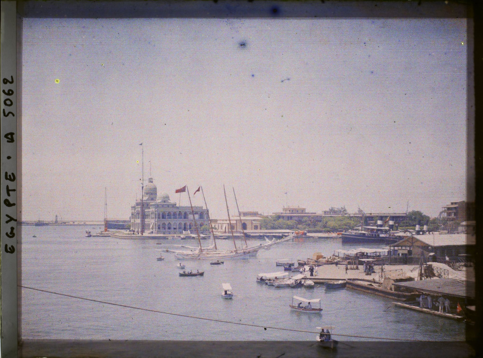Image représentant Le port et les bureaux de la compagnie du canal de Suez
