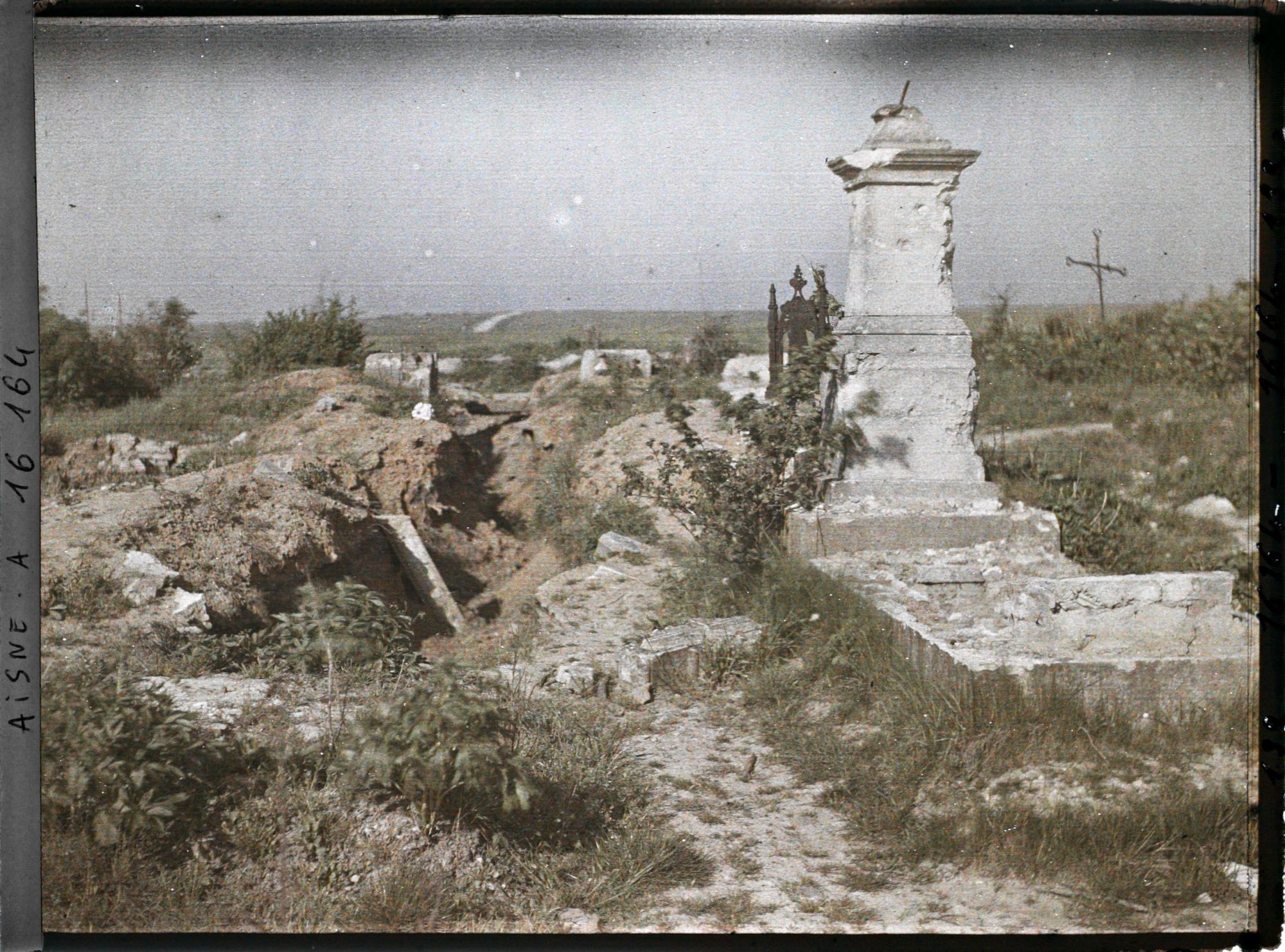 Image représentant France, Env- de St Quentin, Tranchées dans le Cimetière de Wat