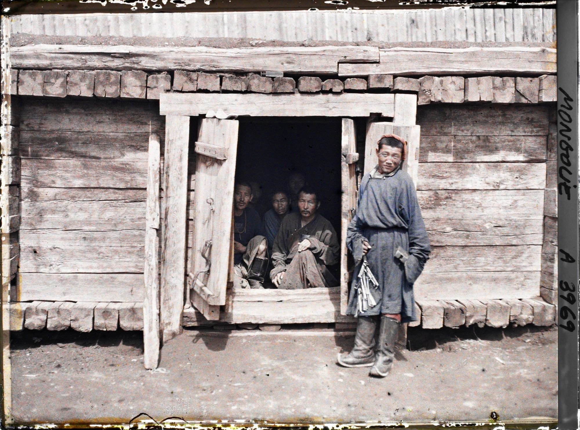 Image représentant Gardiens et détenus dans la prison