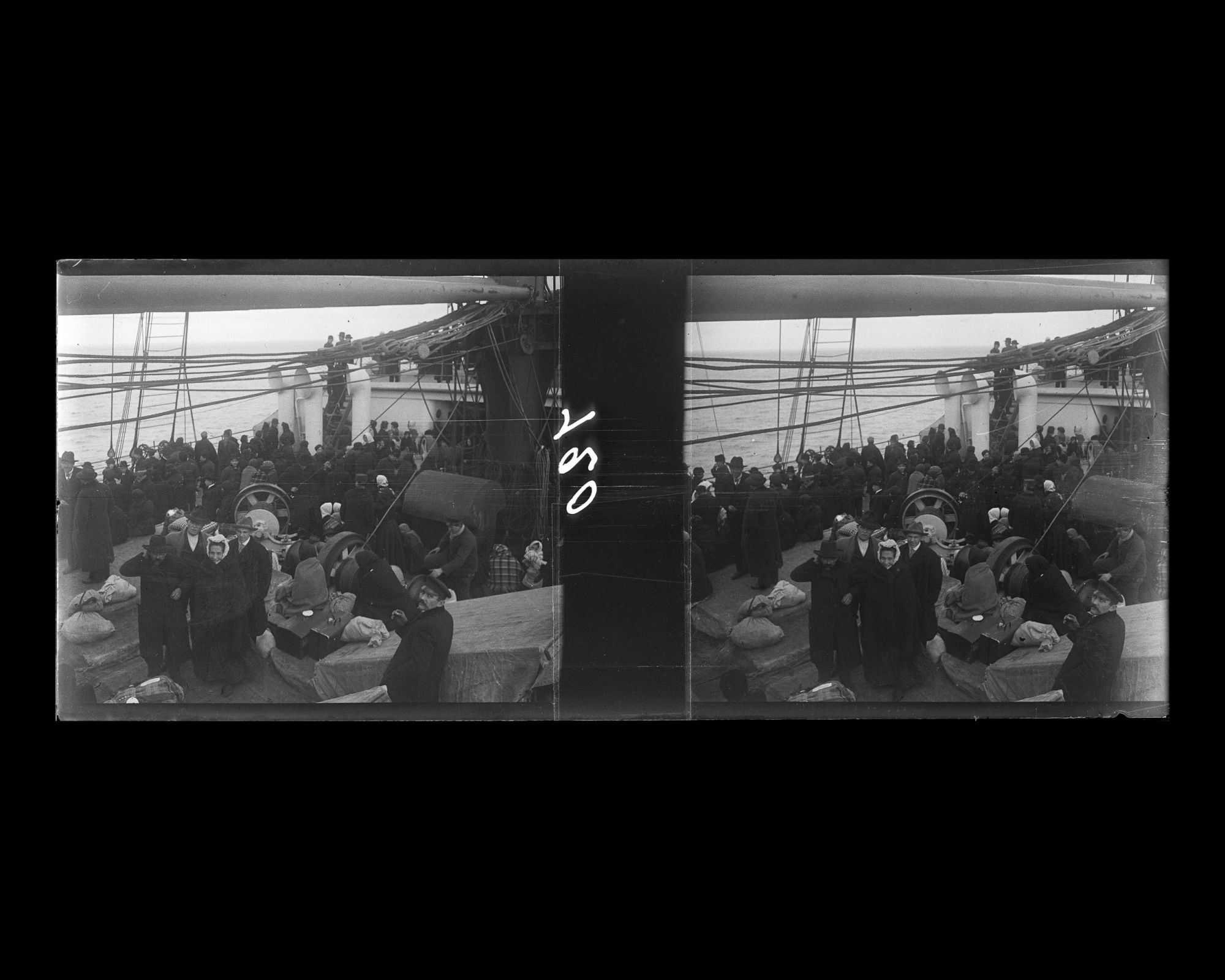 Image représentant Emigrants sur l'entrepont, vers l'avant du navire