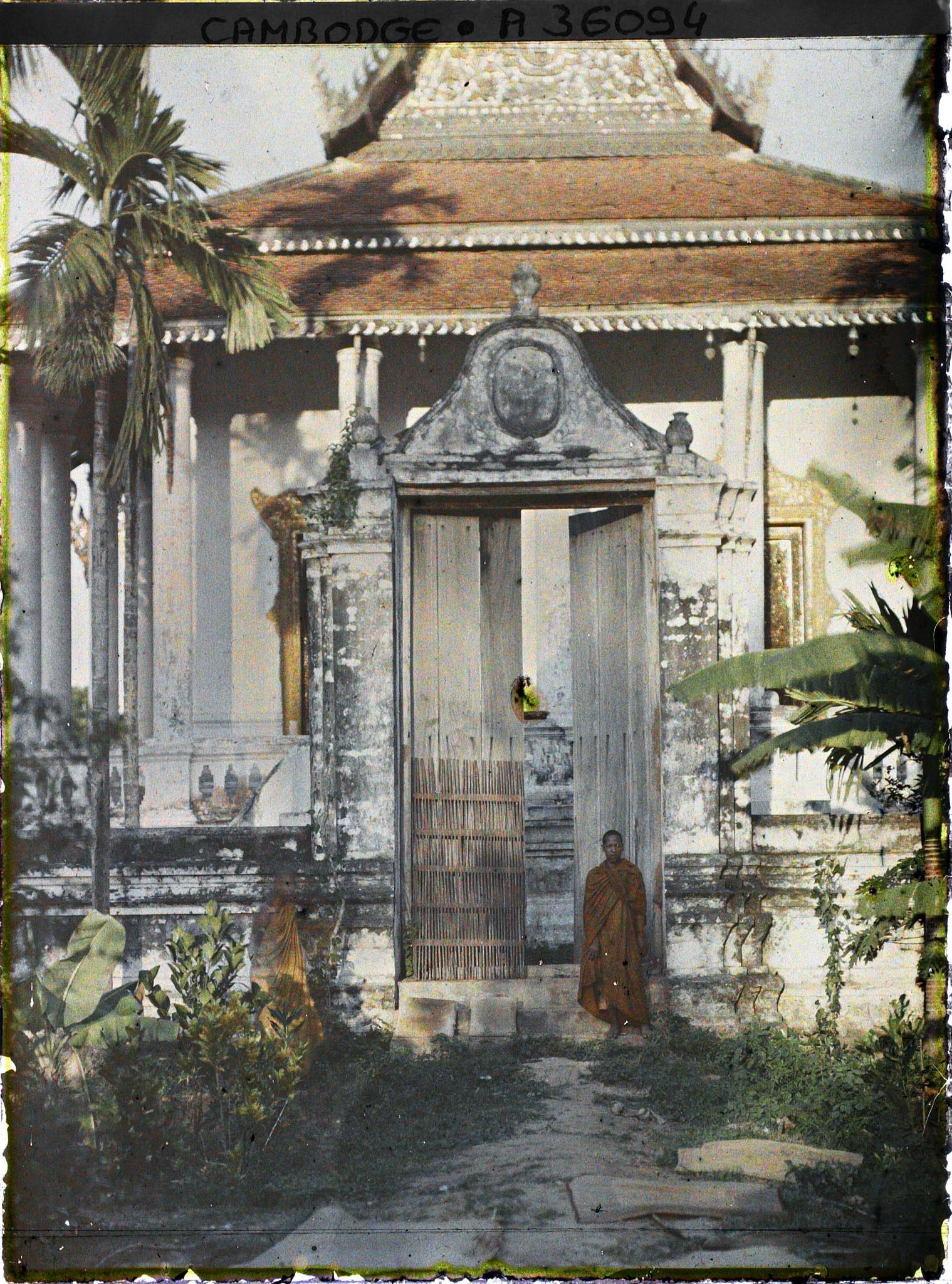 Image représentant Bonze à la porte d'un temple