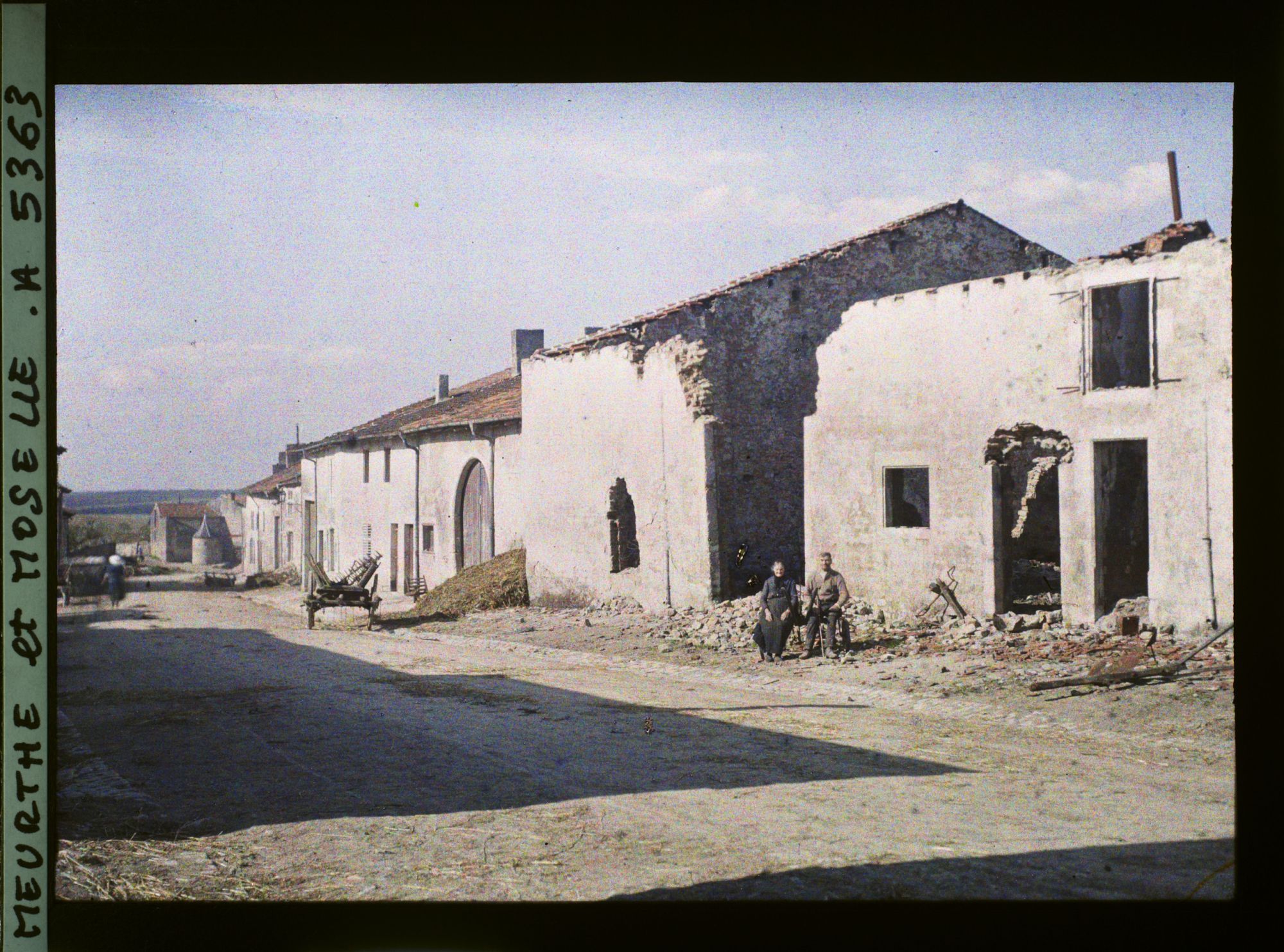 Image représentant France, Haraucourt, La ferme de Mr et Mme Perbal, un des plus gros Cultivateurs