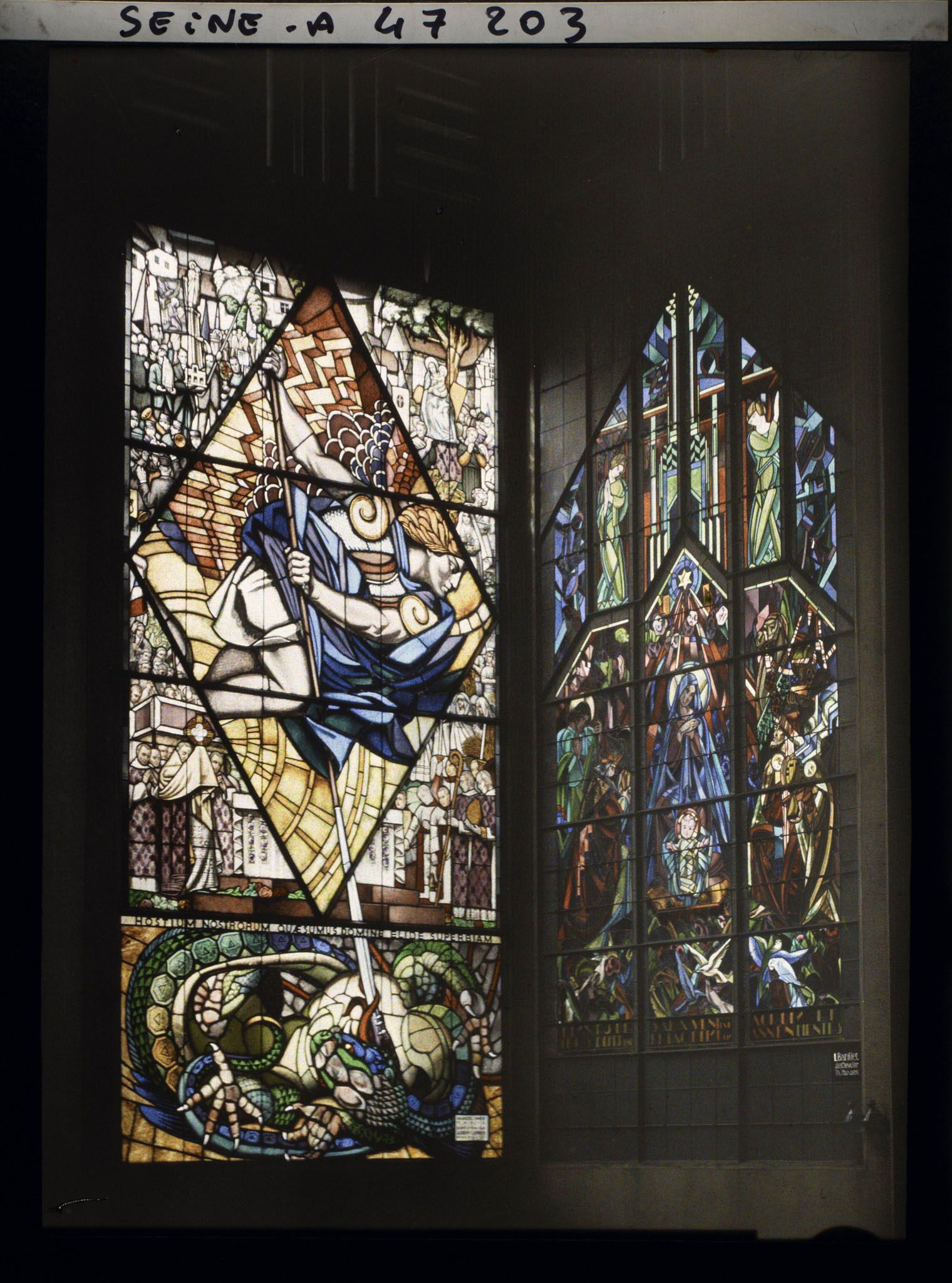 Image représentant L'Exposition des arts décoratifs, Pavillon du Vitrail, St Georges terrassant le dragon, dessiné par Marcel Imbs, exécuté par A. Gerrer