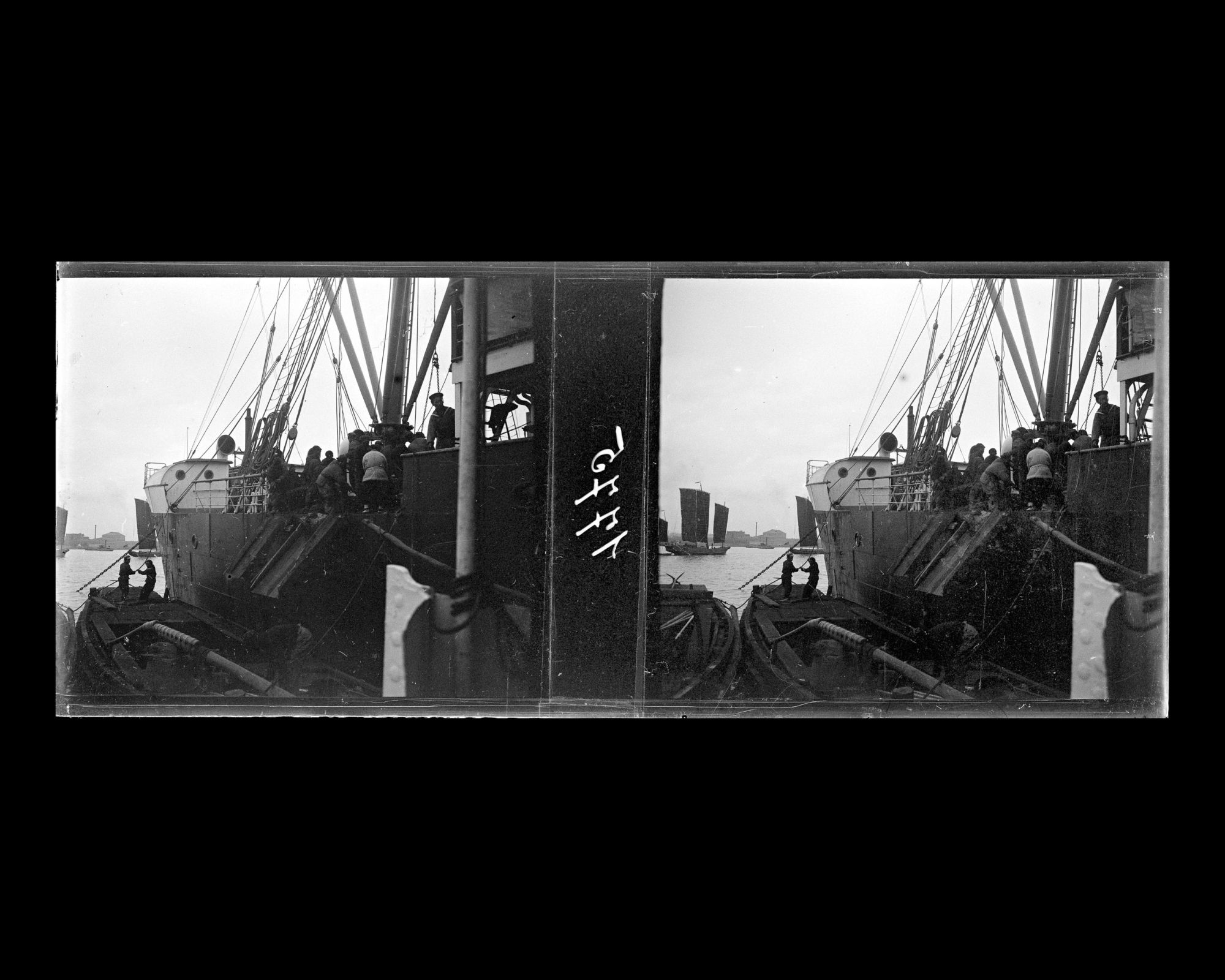 Image représentant Chargement de marchandises à bord du Staatssekretär Kraëtke