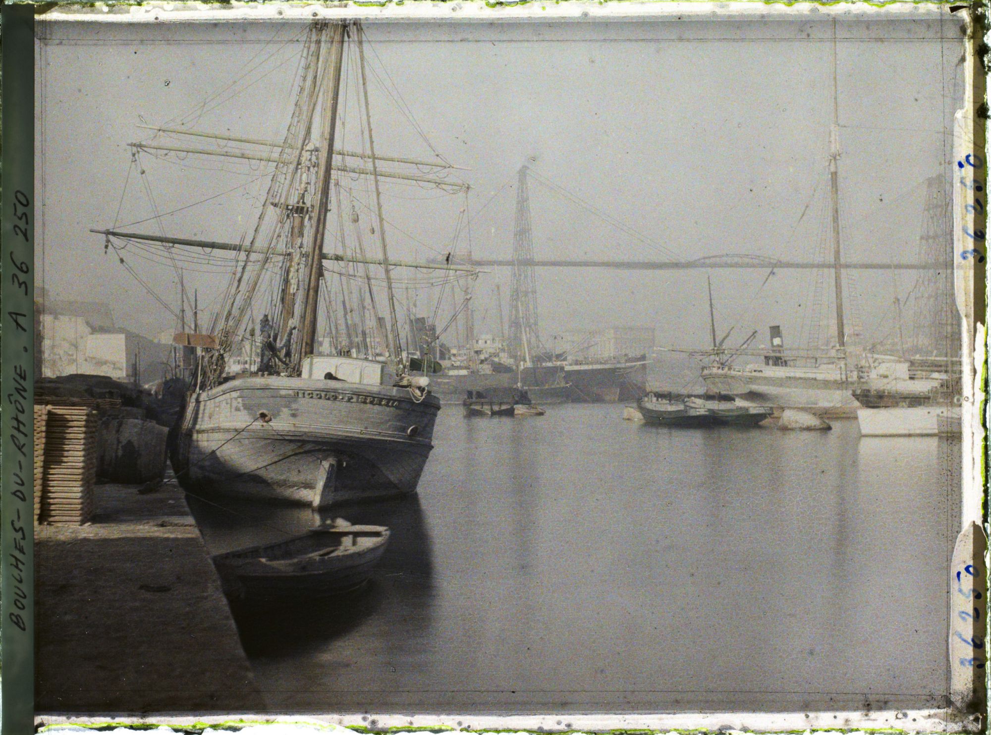 Image représentant Le Nicolo Spezia dans le vieux port