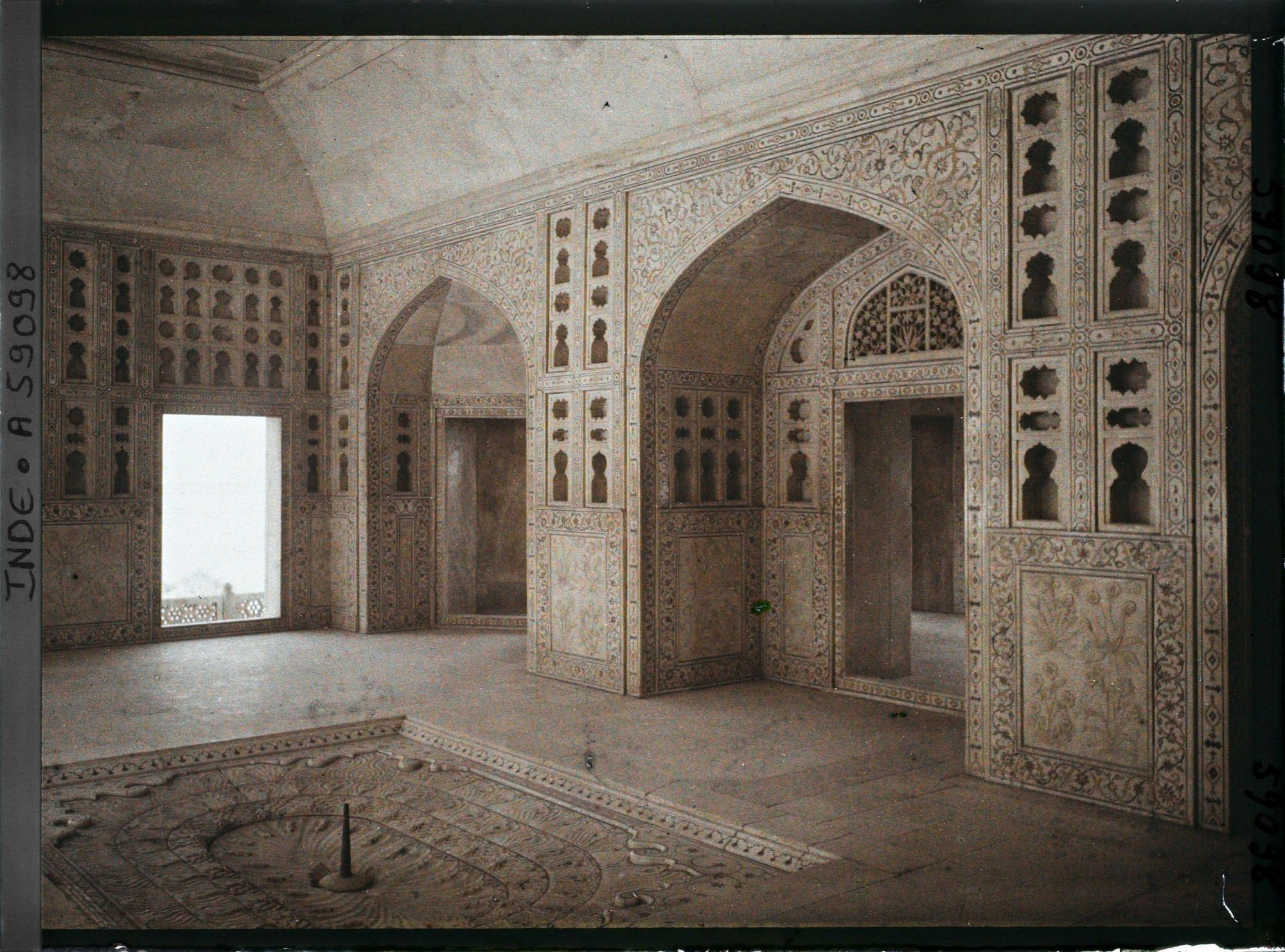 Image représentant L'intérieur de la tour du Jasmin (Musamman Burj) dans le fort Rouge (Lal Qila)