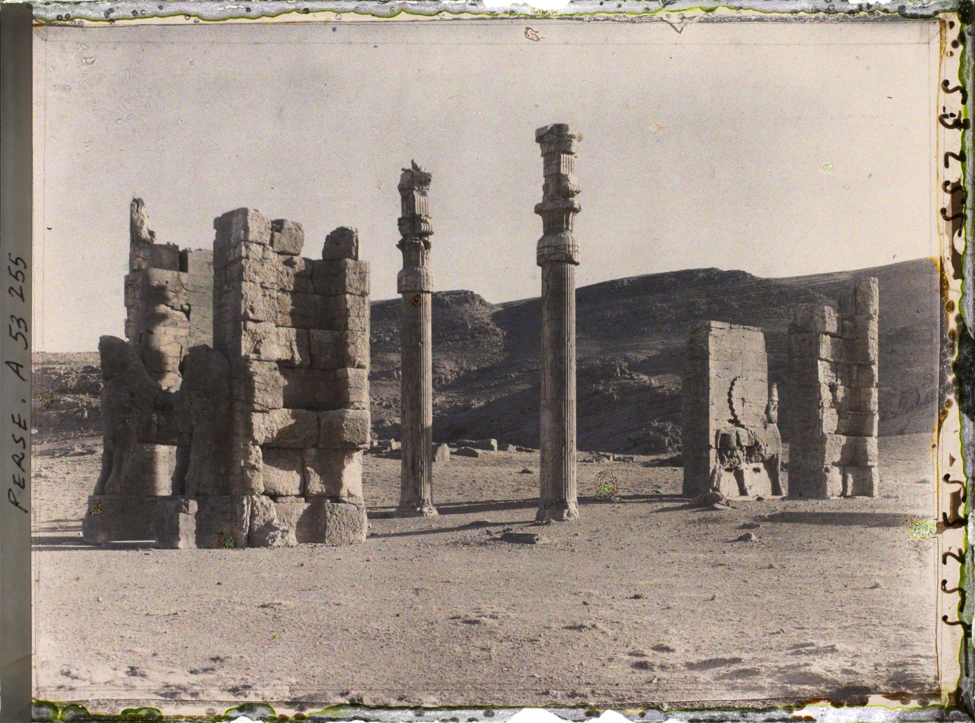 Image représentant Ensemble de la porte de Xerxès ou porte de toutes les Nations, érigée par Xerxes 1er vers 475 avant J.-C.