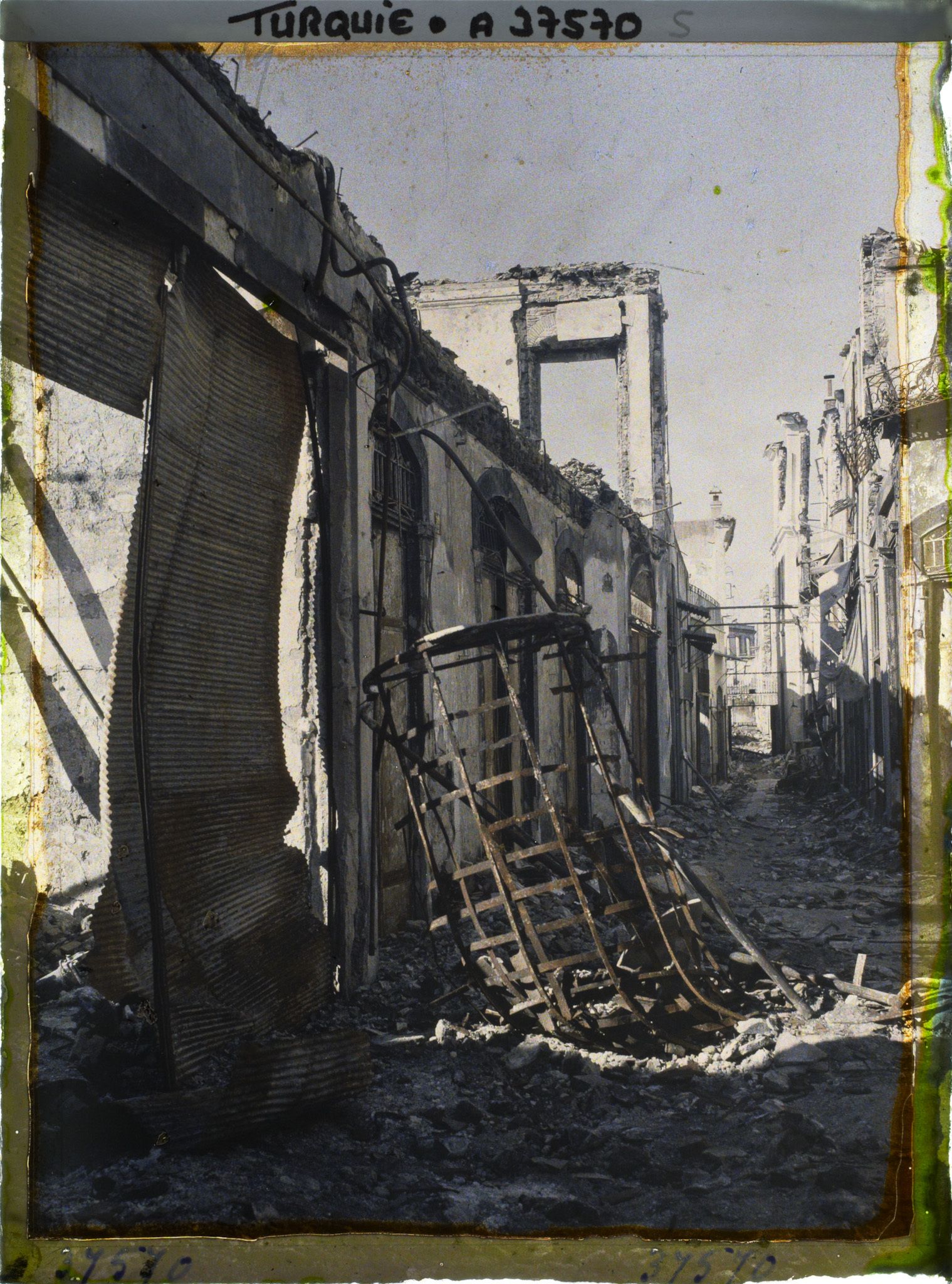 Image représentant Turquie, Smyrne, Une rue (Quartier Arménien et Grec)