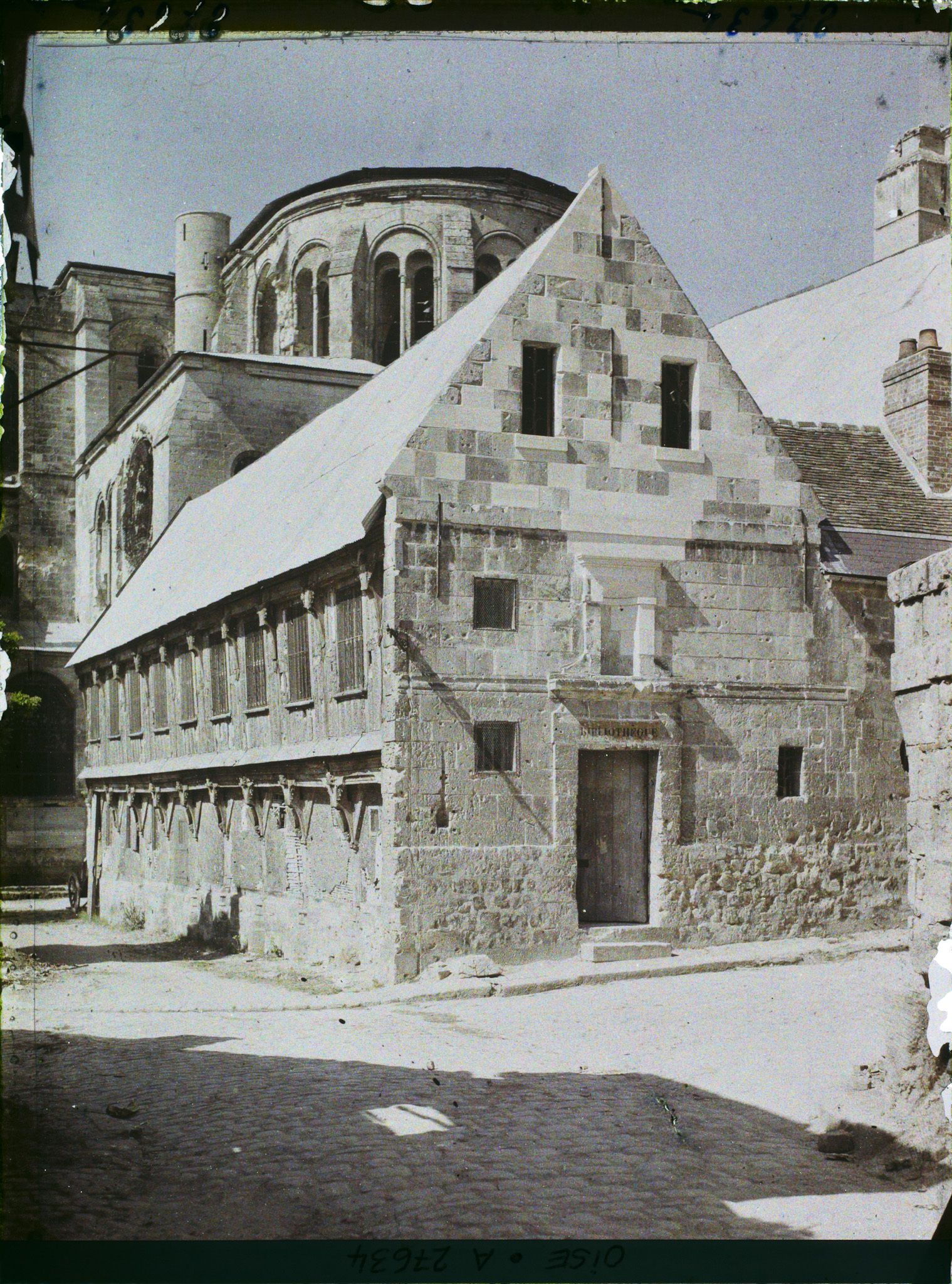 Image représentant France, Noyon, Façade de la Bibliothèque de Chanoines