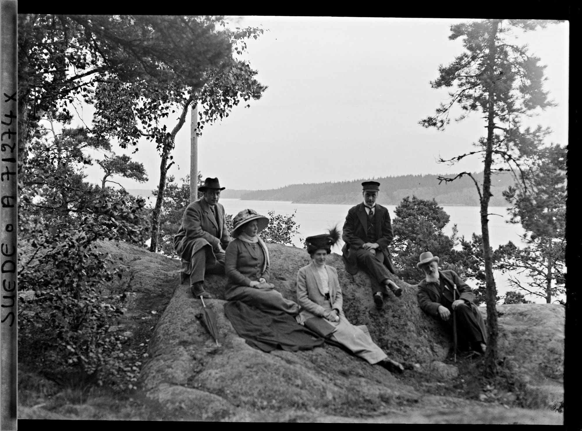 Image représentant Johan-Henrik Palme accompagné de membres de sa famille