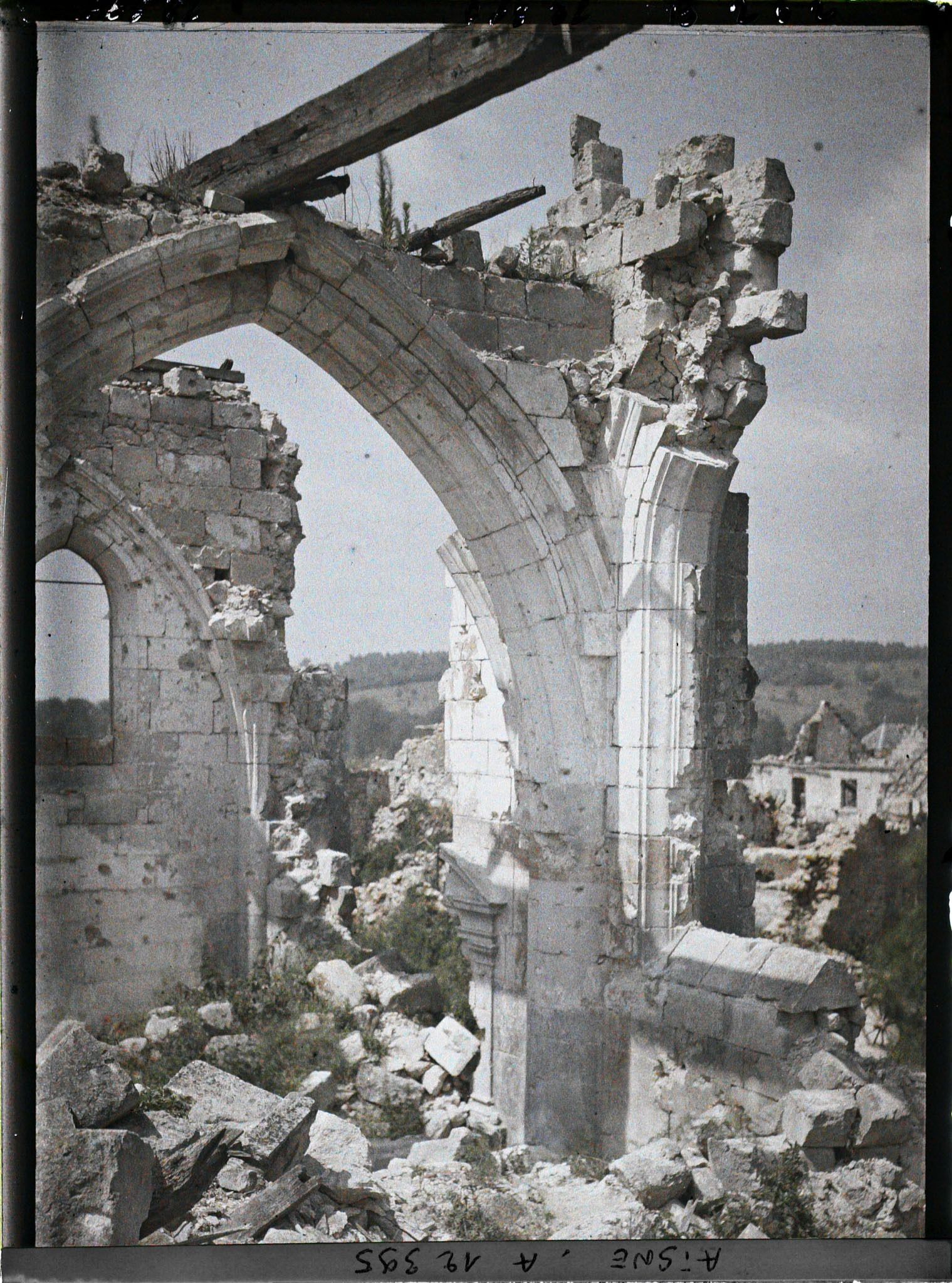 Image représentant France, Missy-s/-Aisne, Eglise (Abside)