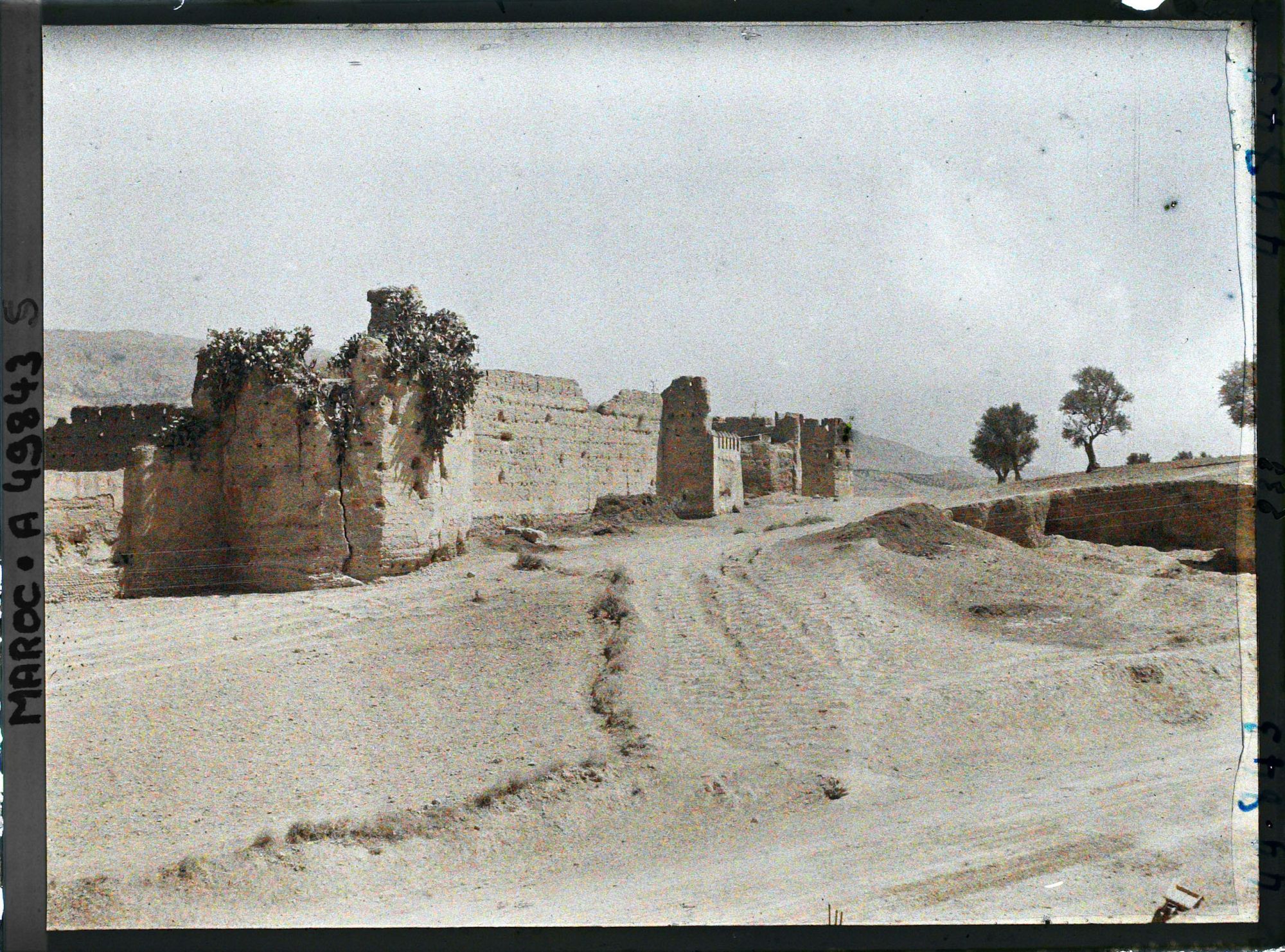 Image représentant Le Tamdert, vue prise de l'extérieur de la ville
