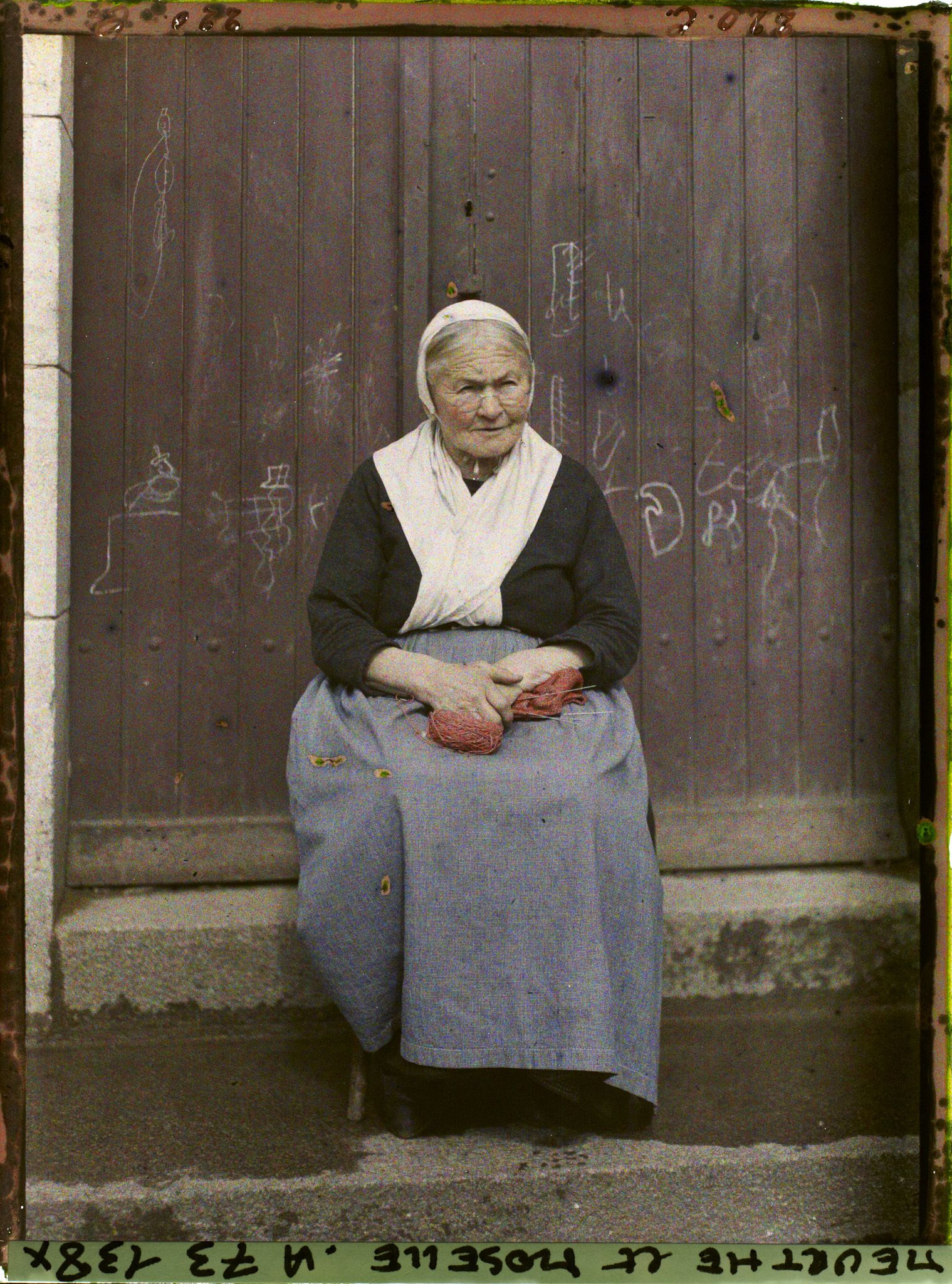 Image représentant Madame Henriot Colin au tricot