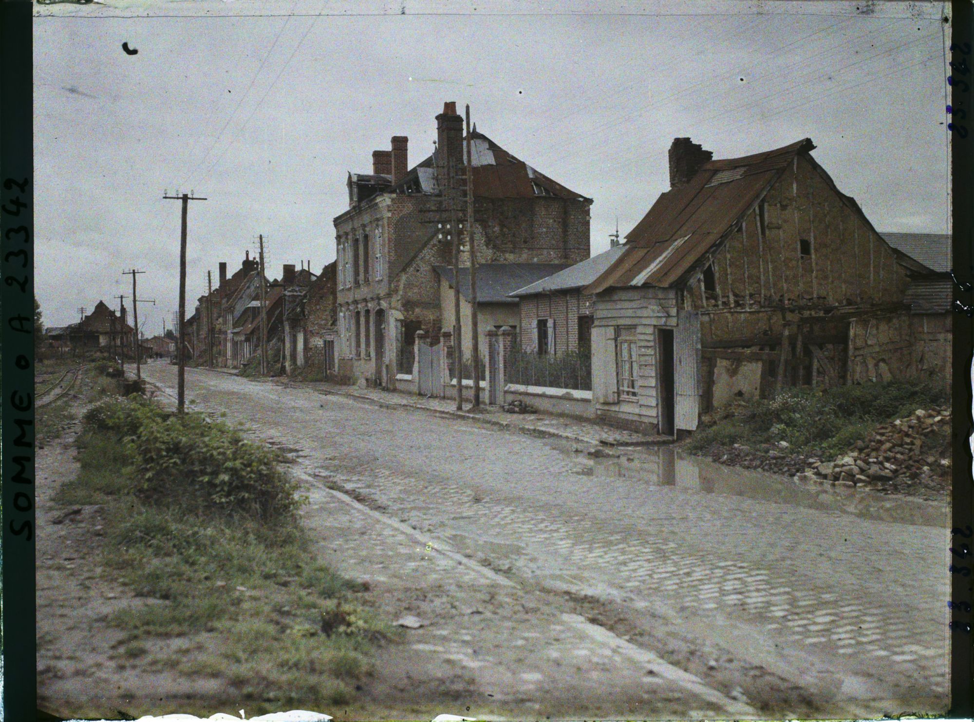 Image représentant France, Péronne, Aspect du faubourg de Paris