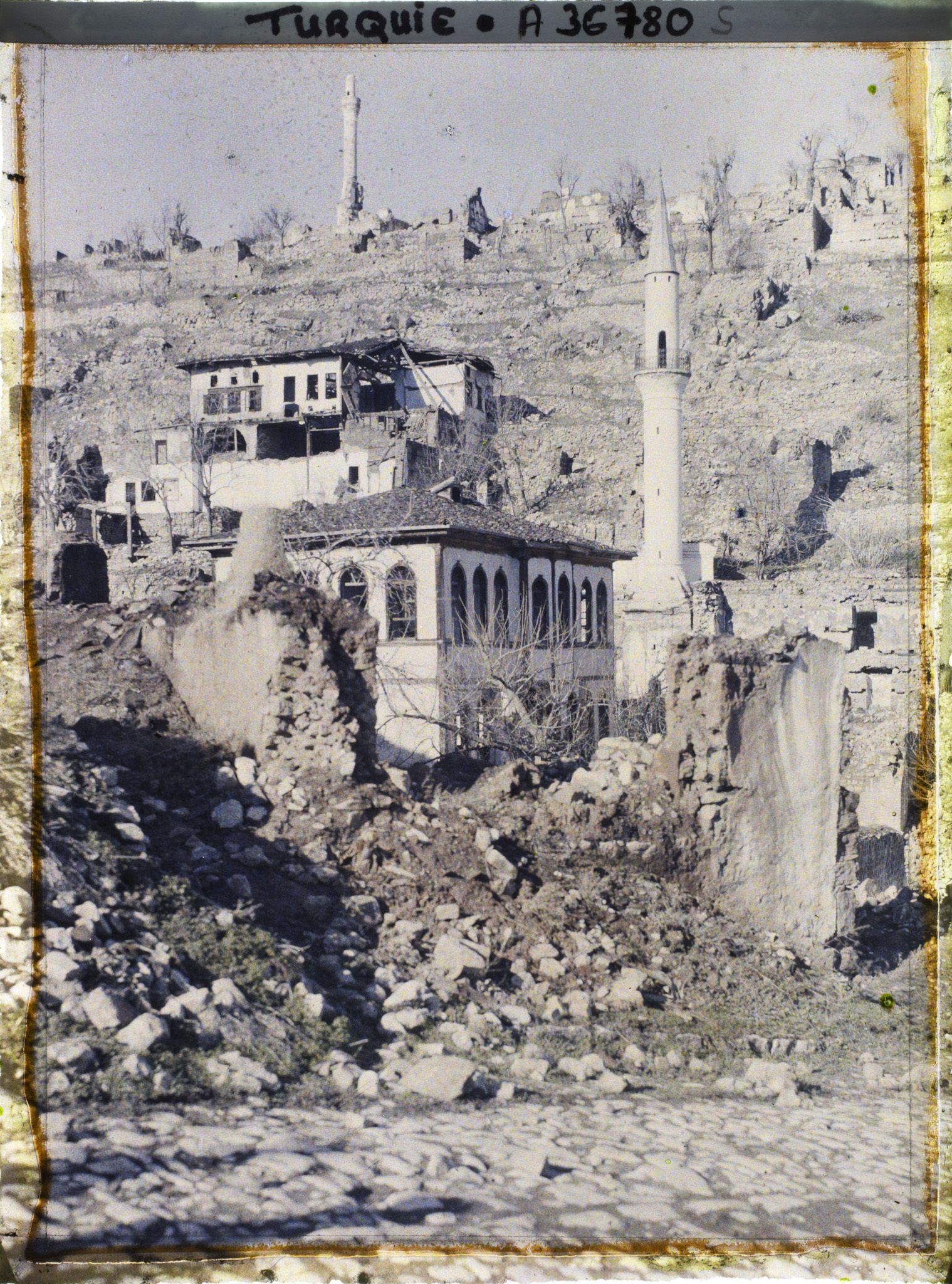 Image représentant " Minaret Ah Mesdjib" (?) (à gauche) et "Minaret du sultan Osman" (?)