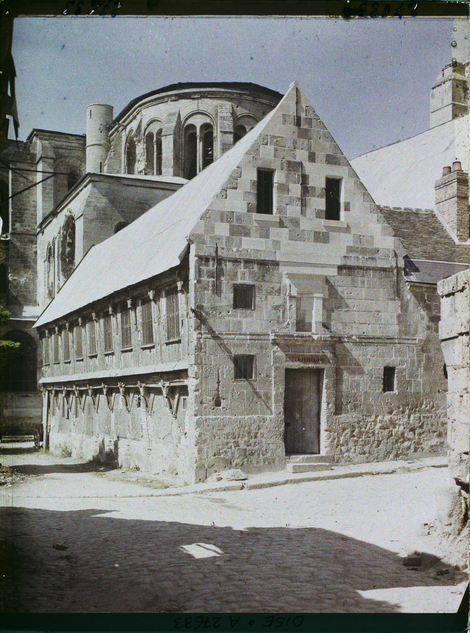 Image représentant France, Noyon, Façade de la Bibliothèque de Chanoines