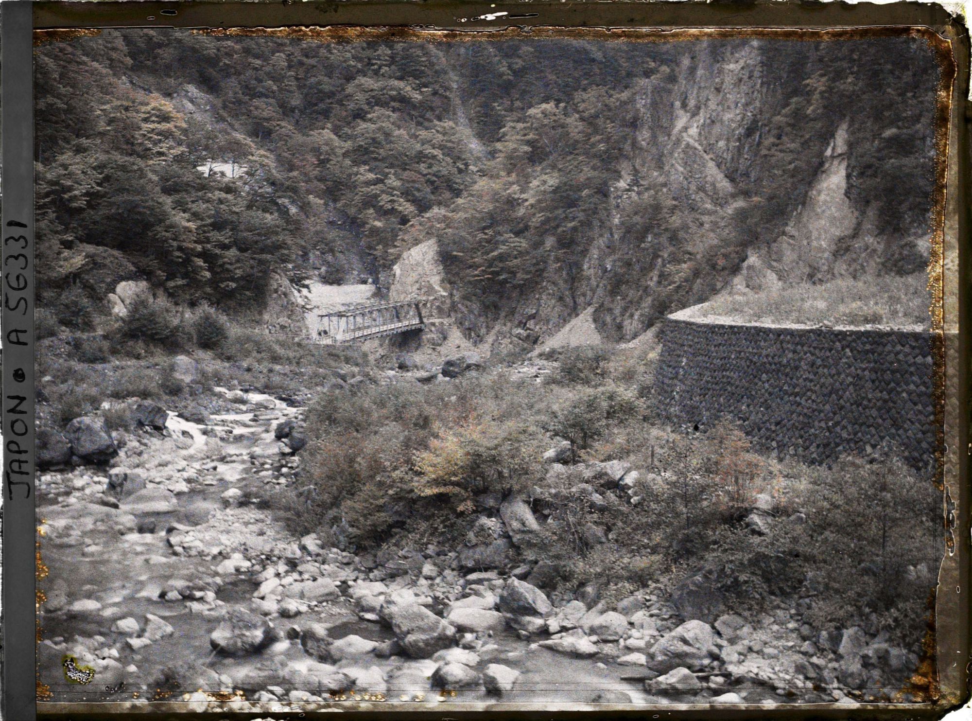 Image représentant La vallée de la Daiyagawa (rivière Daiya) près d'Umagaeshi
