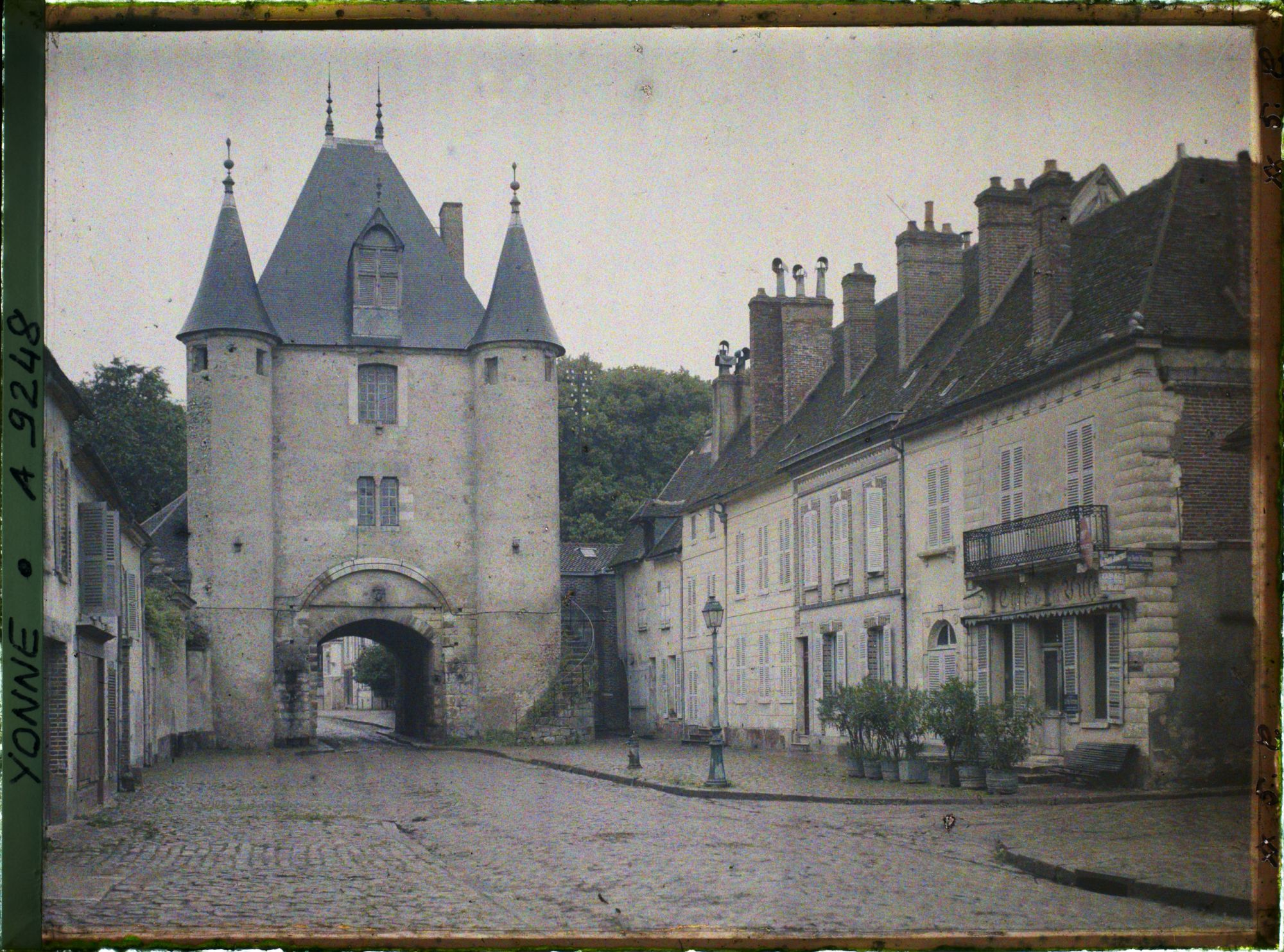 Image représentant La porte de Sens donnant rue Carnot