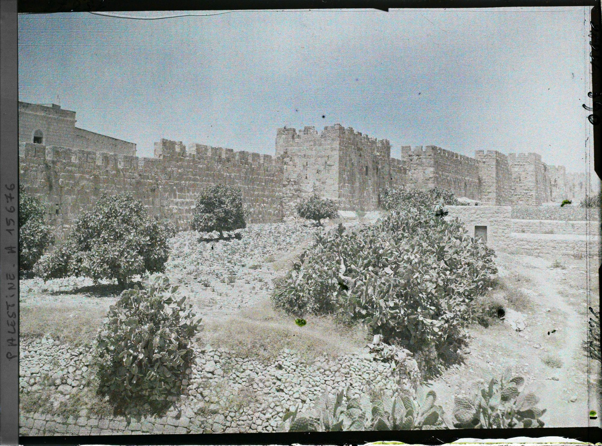 Image représentant Les remparts de la ville, côté est