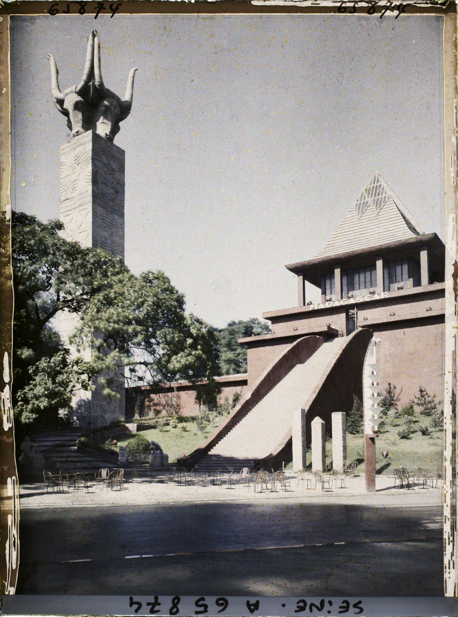 Image représentant L'Exposition Coloniale Internationale de 1931, le pavillon de Madagascar et la tour des Bucranes