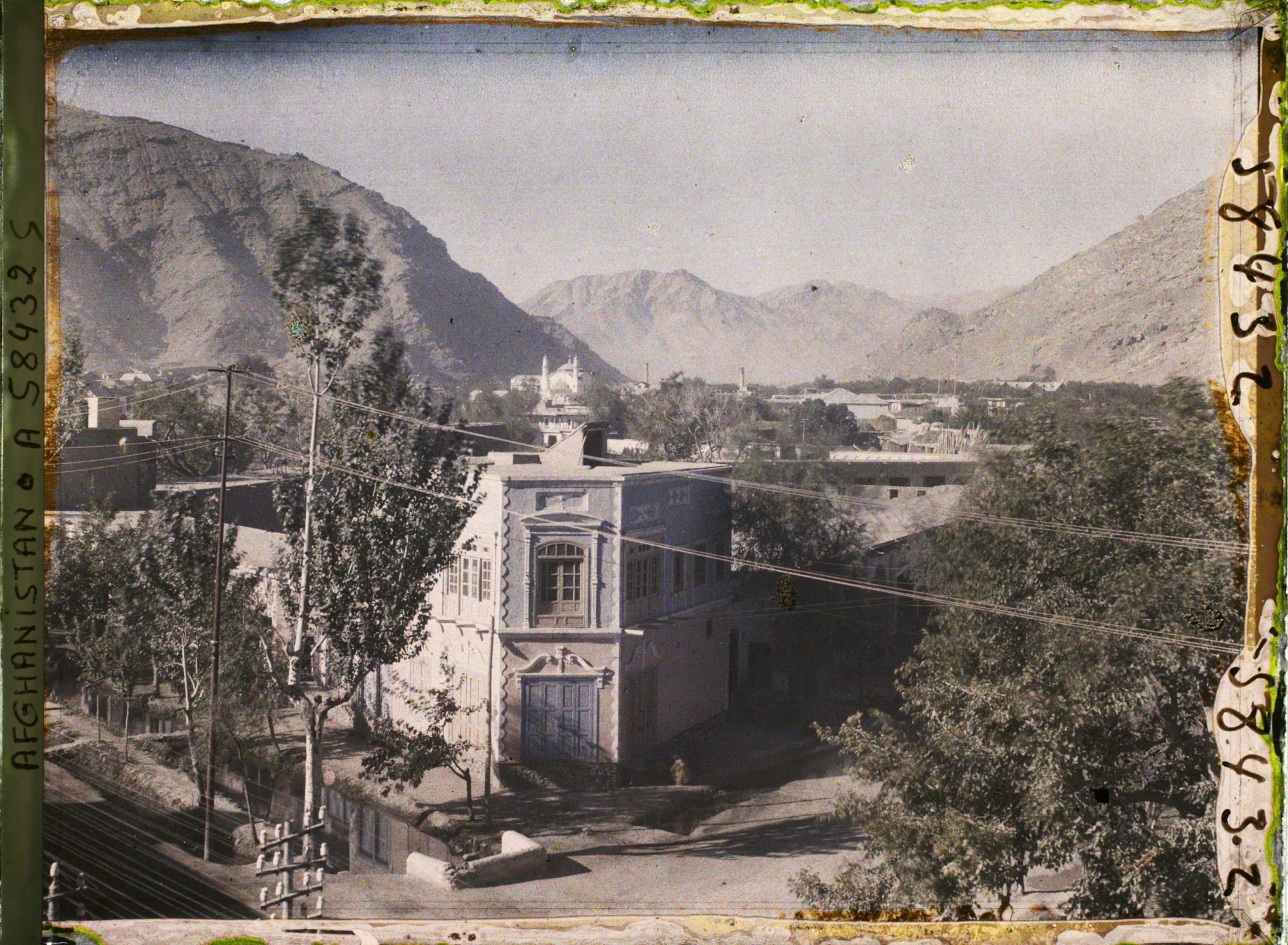 Image représentant Panorama vers la Masdjid-i-Chah-Do-Chamshirah ("Mosquée du roi aux deux épées")