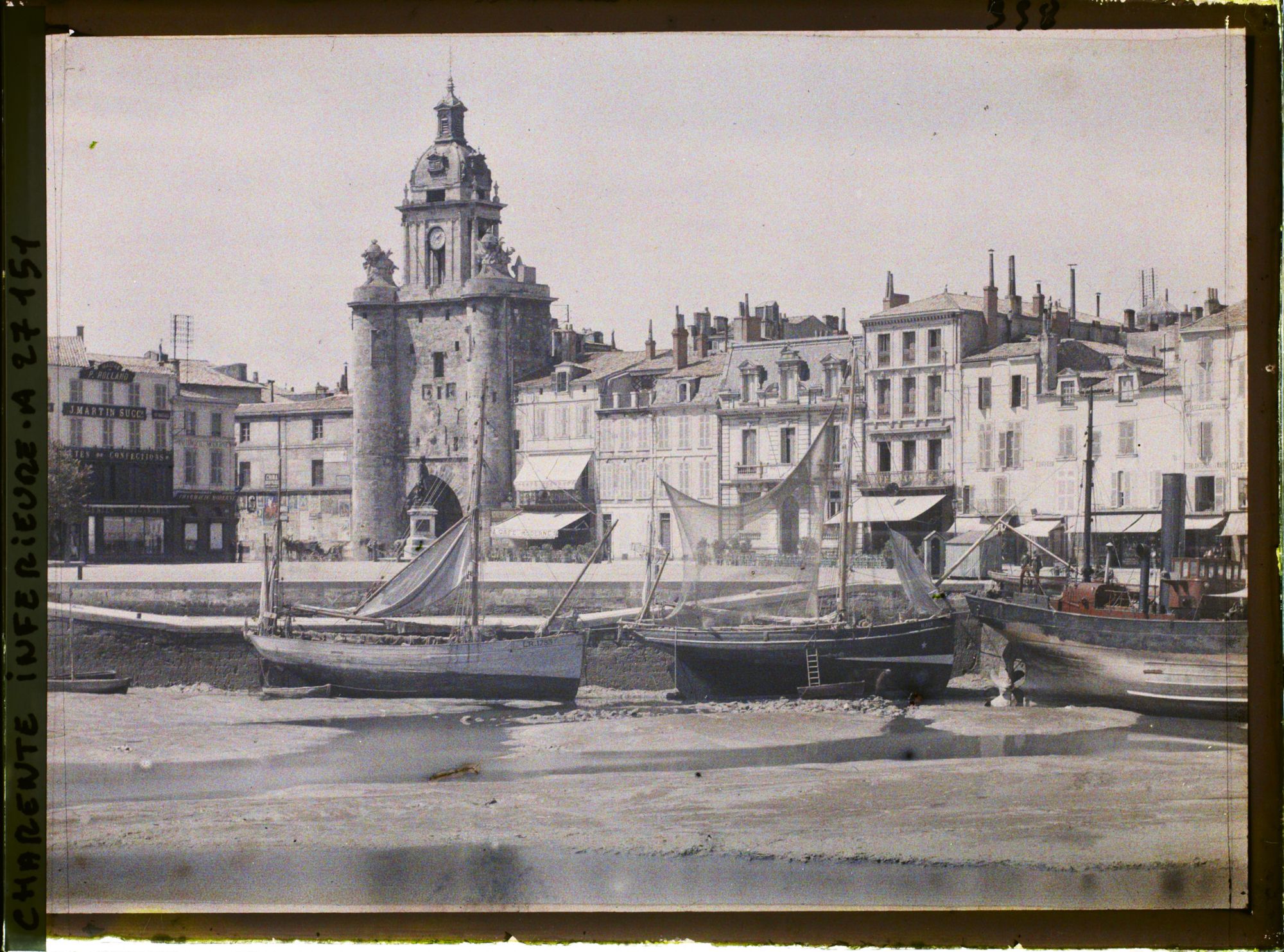 Image représentant La tour de l'Horloge et le port à marée basse