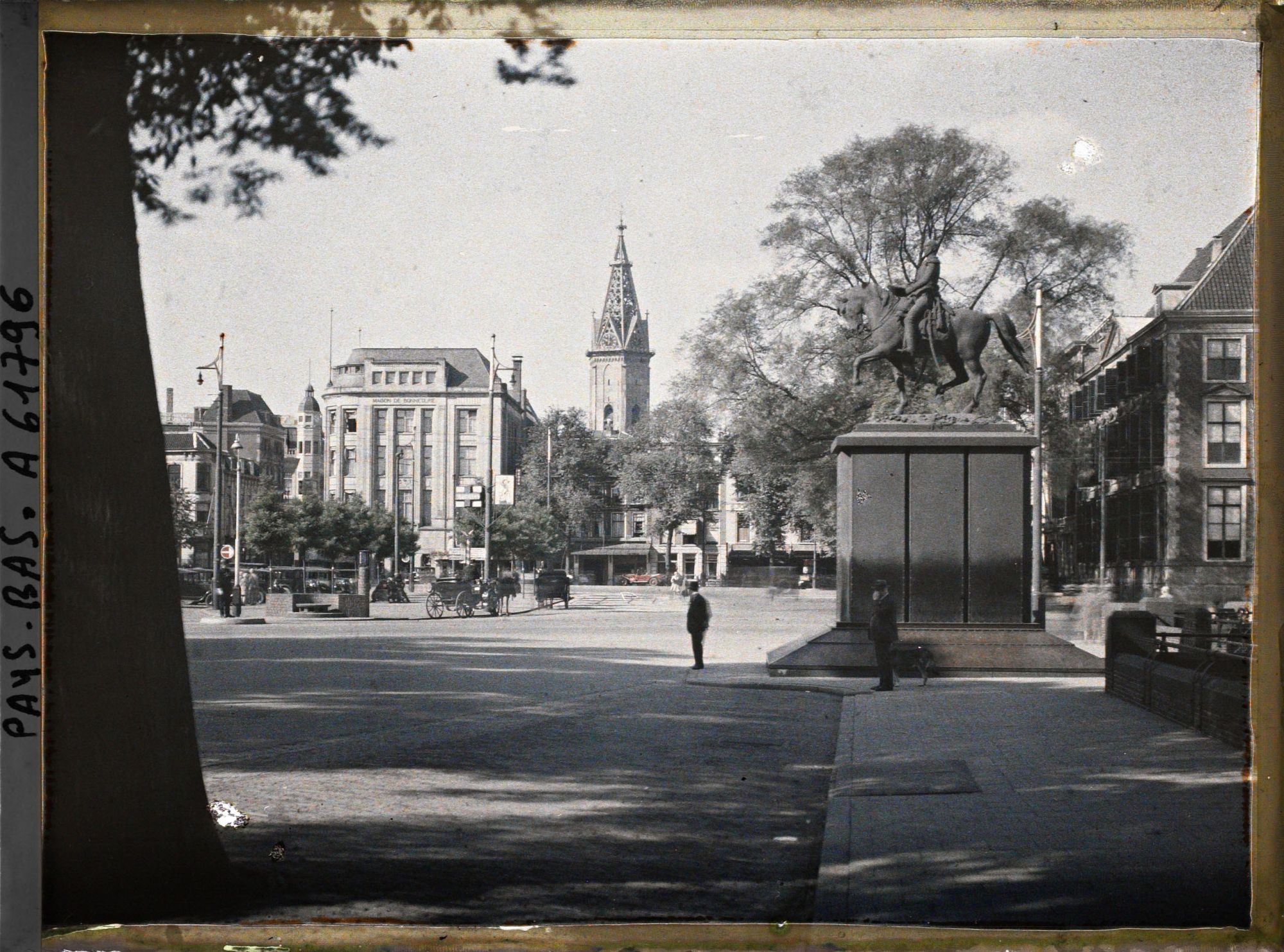 Image représentant Le Plein ou Leidseplein, avec la statue de Guillaume le Taciturne à droite