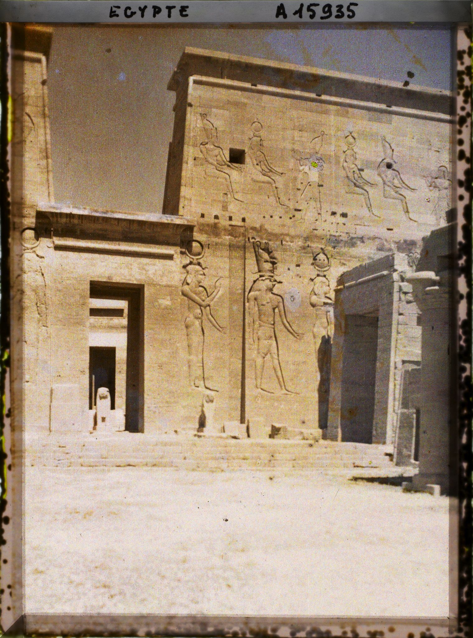 Image représentant Porte d'entrée du temple d'Isis