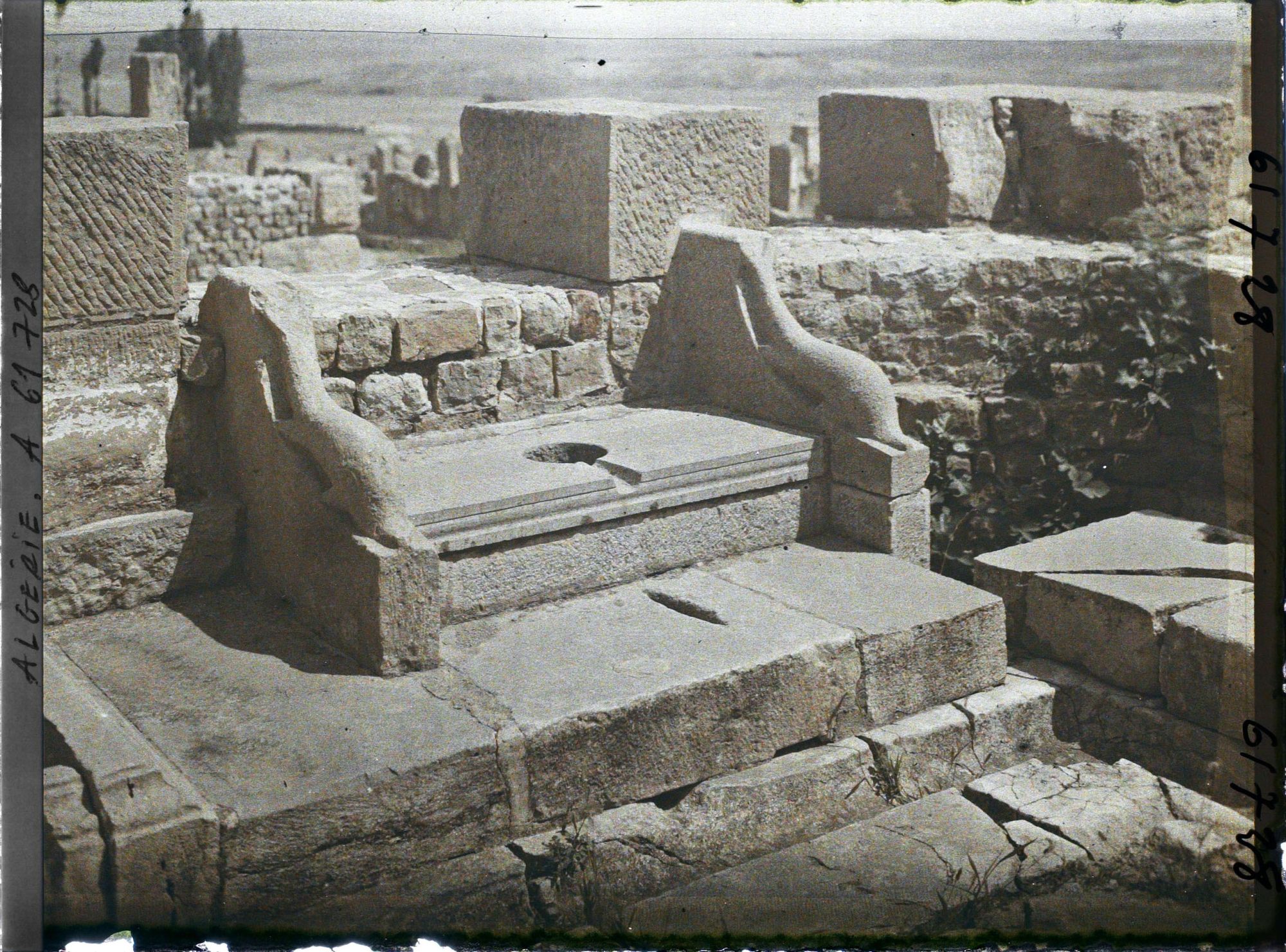 Image représentant Algérie, Timgad, Latrines publiques