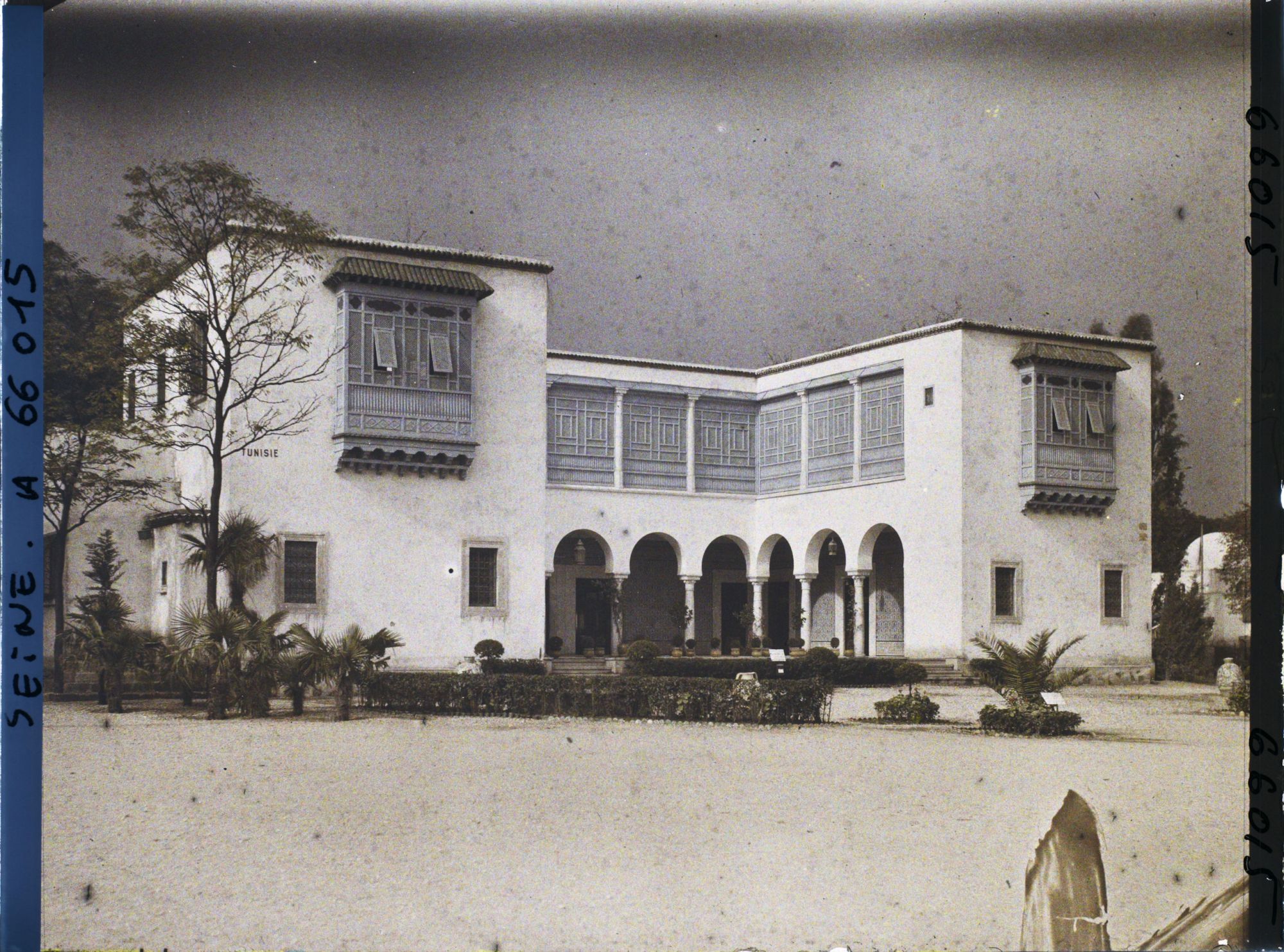 Image représentant L'Exposition Coloniale Internationale de 1931, le pavillon de la Tunisie