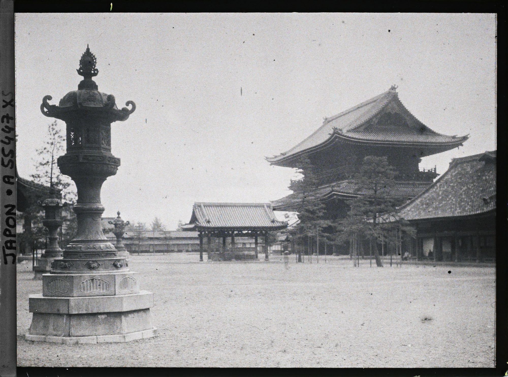 Image représentant Temple Higashi Honganji : la porte de la Salle du Fondateur (Goei-dô mon)