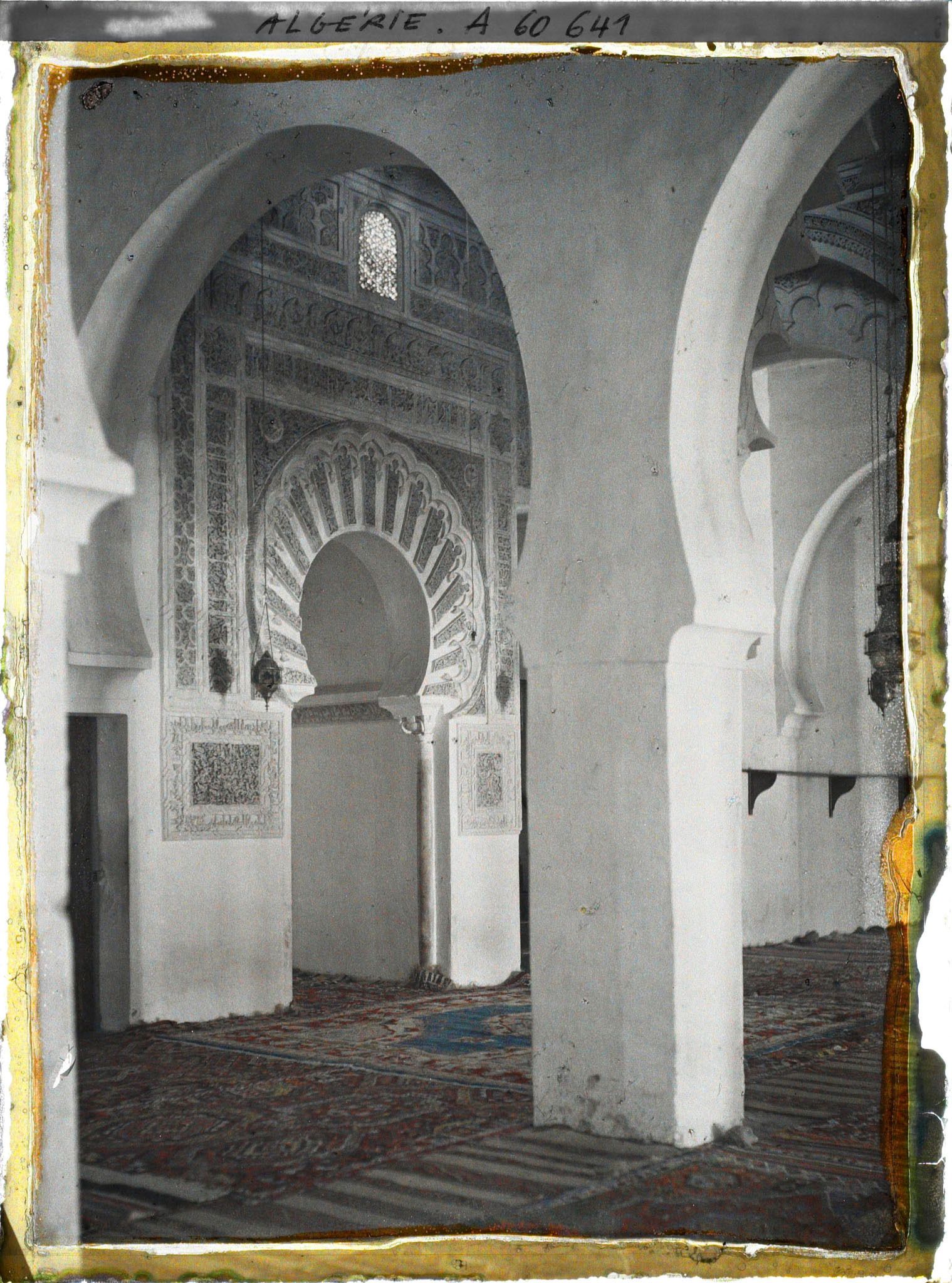 Image représentant Le mihrab dans la salle de prière de la Grande Mosquée