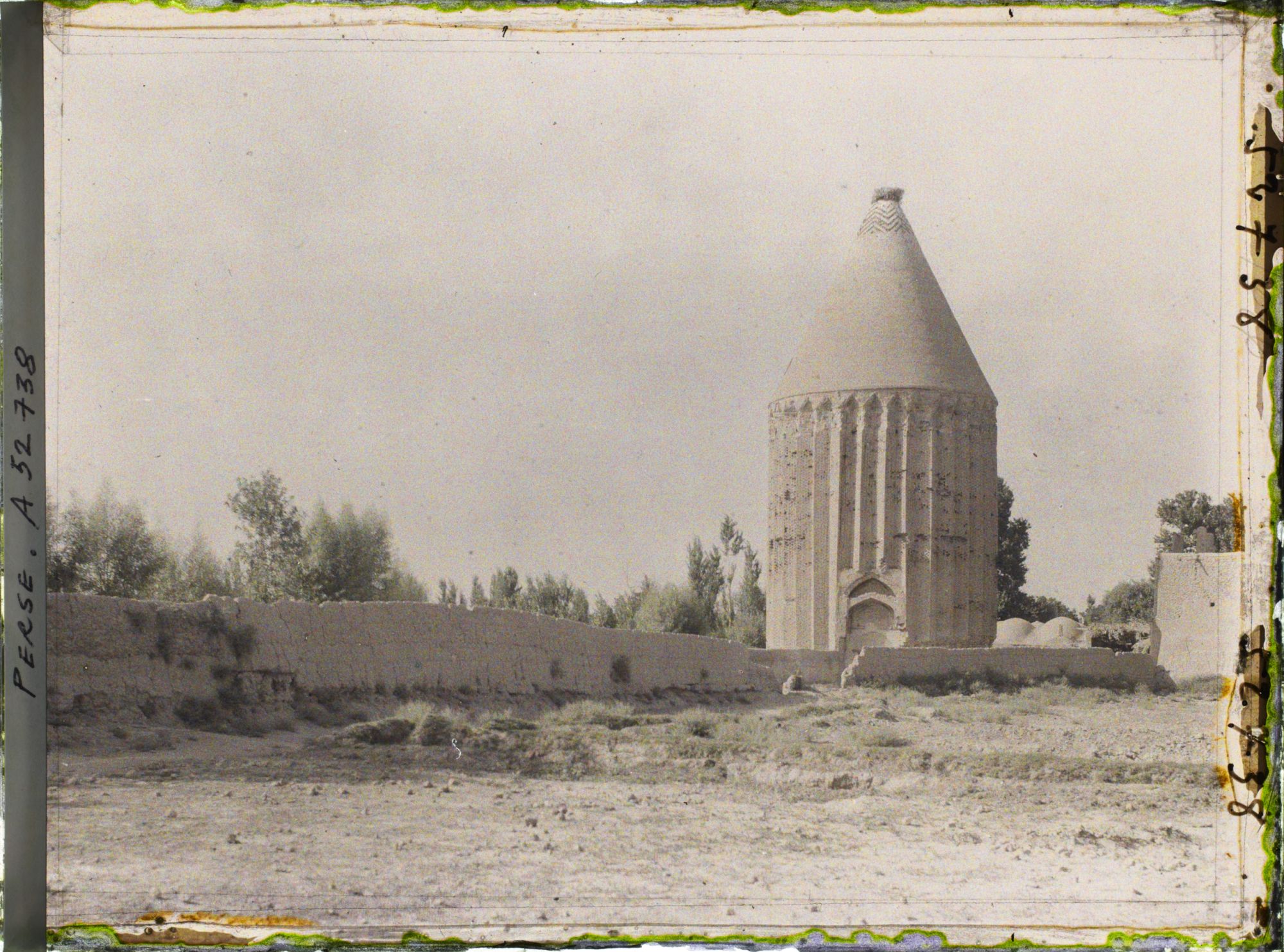 Image représentant Mausolée d'Alâ-od-Dowleh ou Alâ-od-Din (1289)