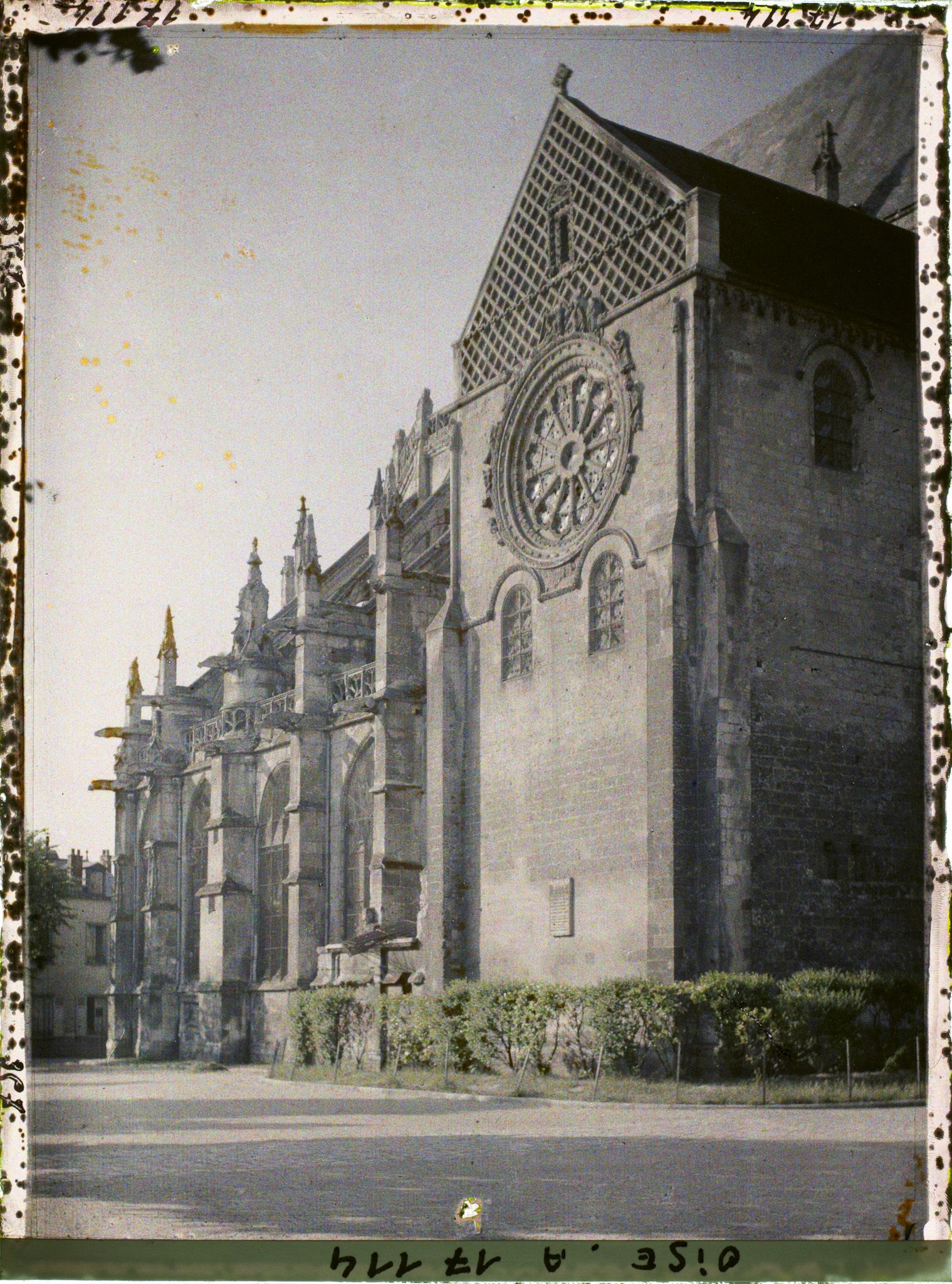 Image représentant France, Beauvais, La partie centrale de St Etienne Coté Nord