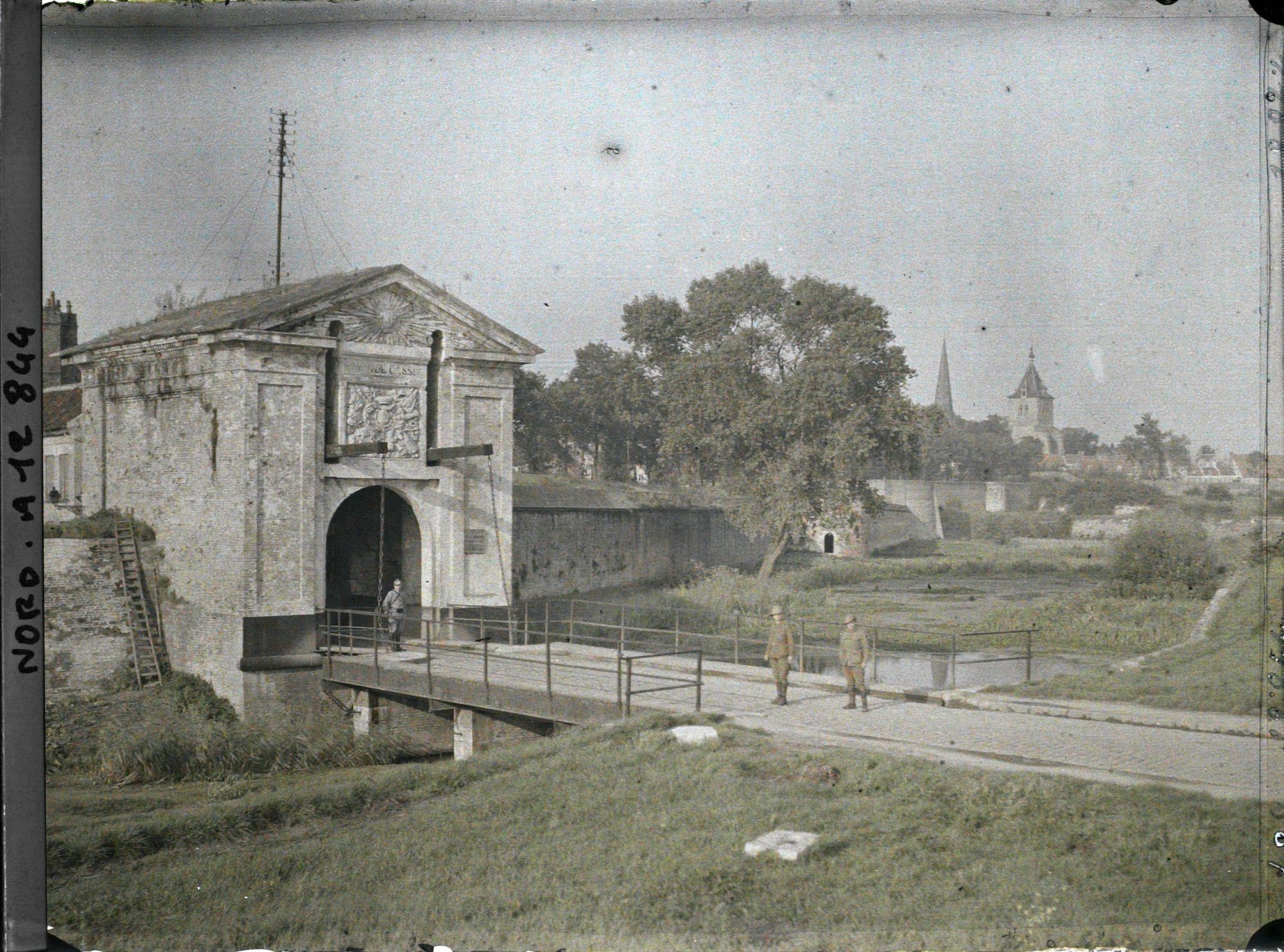 Image représentant France, Porte Remparts